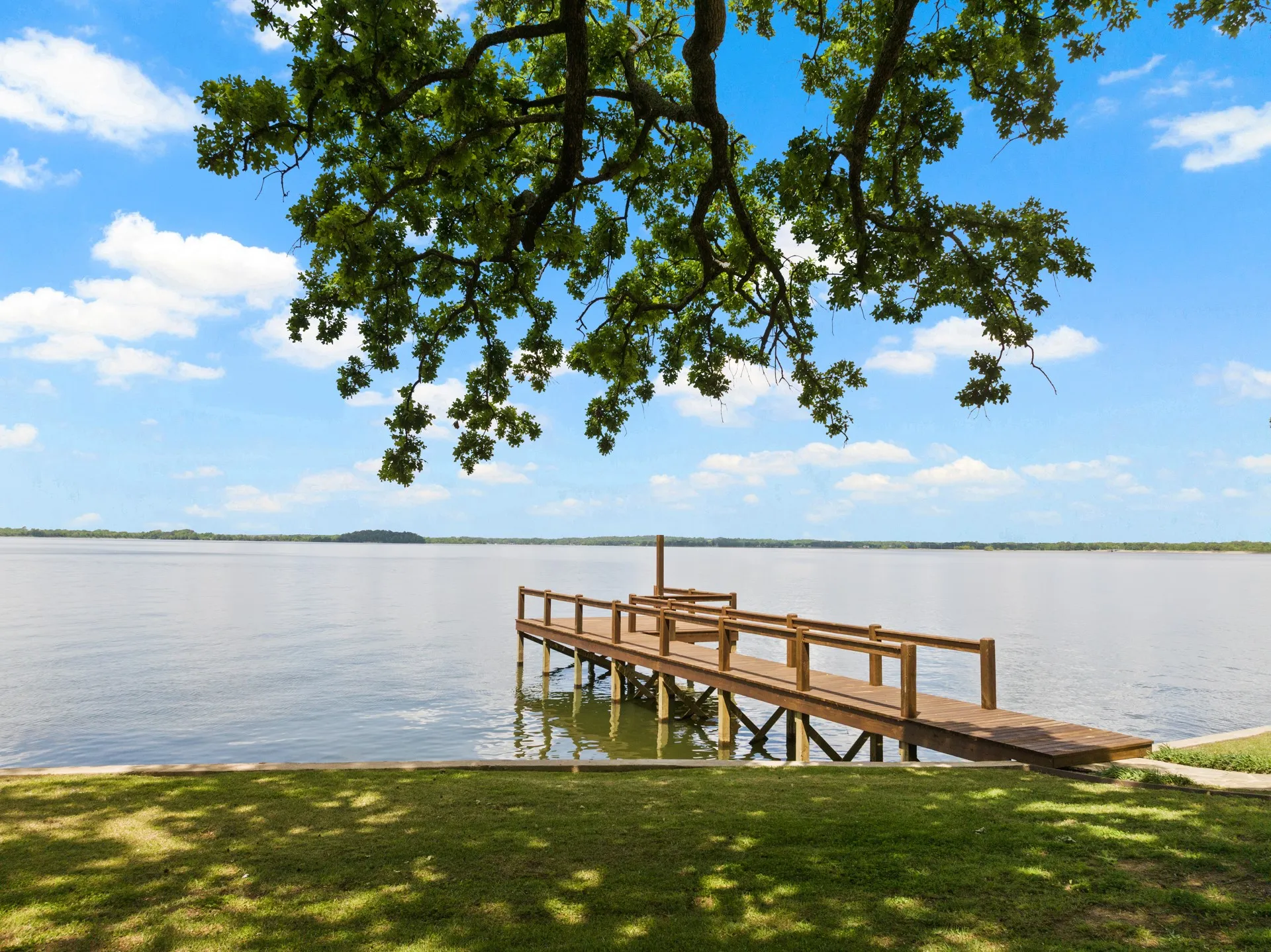 Single Family Residence For Sale in Camp County , 360 County Road 2136, Pittsburg, Texas 75686, 3 Bedroom, 5 Bathroom, 2 Garage spaces, 3,940 Sqft, built in 1979, Preowned, mls#21242051, Real Estate Agent in Pittsburg, Homes For Sale in Camp county, Homes For Sale in Pittsburg, Realtor in Pittsburg Texas, Real Estate Brokerage Independent Realty Texas, Luminita Cordes Realtor