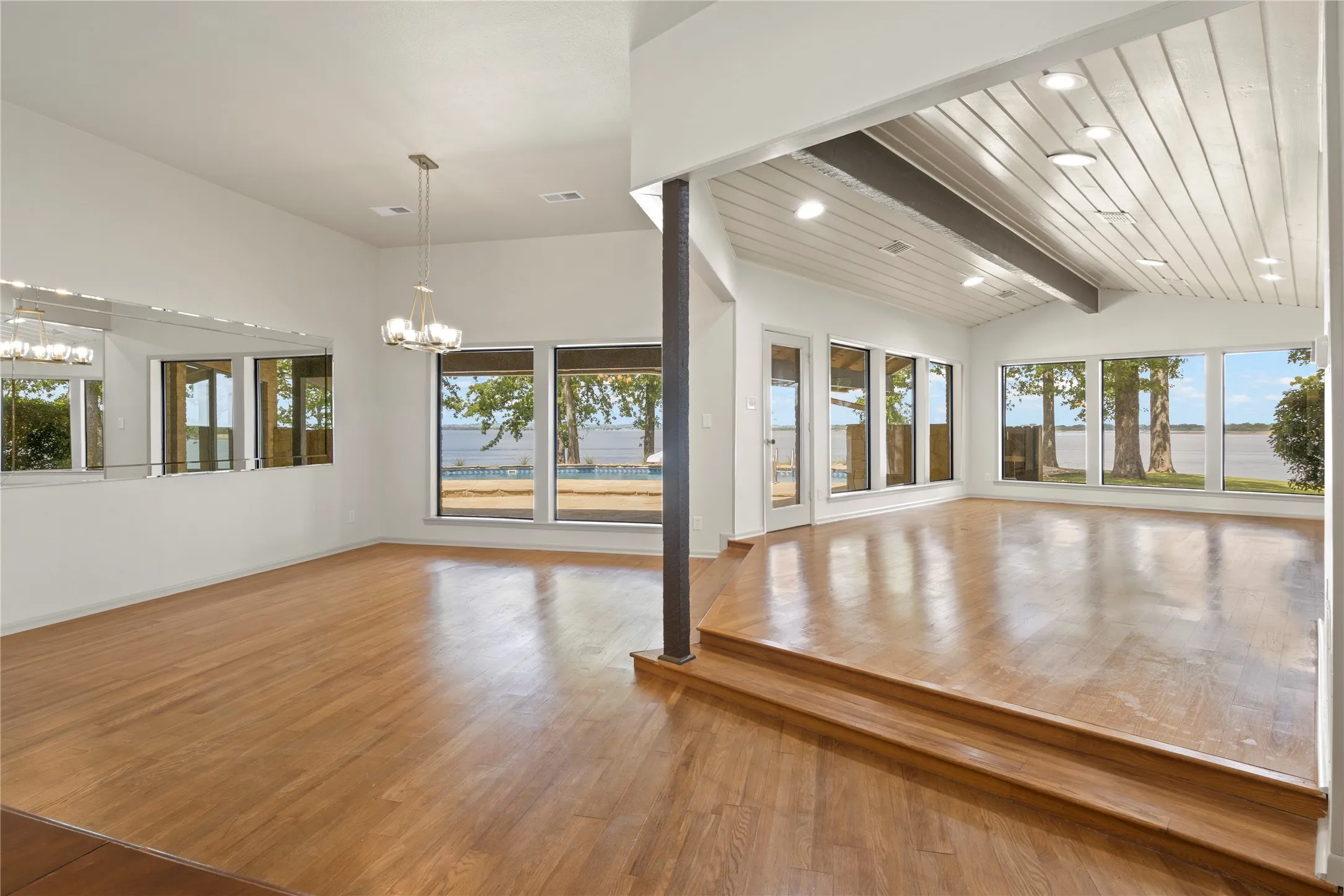 Single Family Residence For Sale in Camp County , 360 County Road 2136, Pittsburg, Texas 75686, 3 Bedroom, 5 Bathroom, 2 Garage spaces, 3,940 Sqft, built in 1979, Preowned, mls#21242051, Real Estate Agent in Pittsburg, Homes For Sale in Camp county, Homes For Sale in Pittsburg, Realtor in Pittsburg Texas, Real Estate Brokerage Independent Realty Texas, Luminita Cordes Realtor