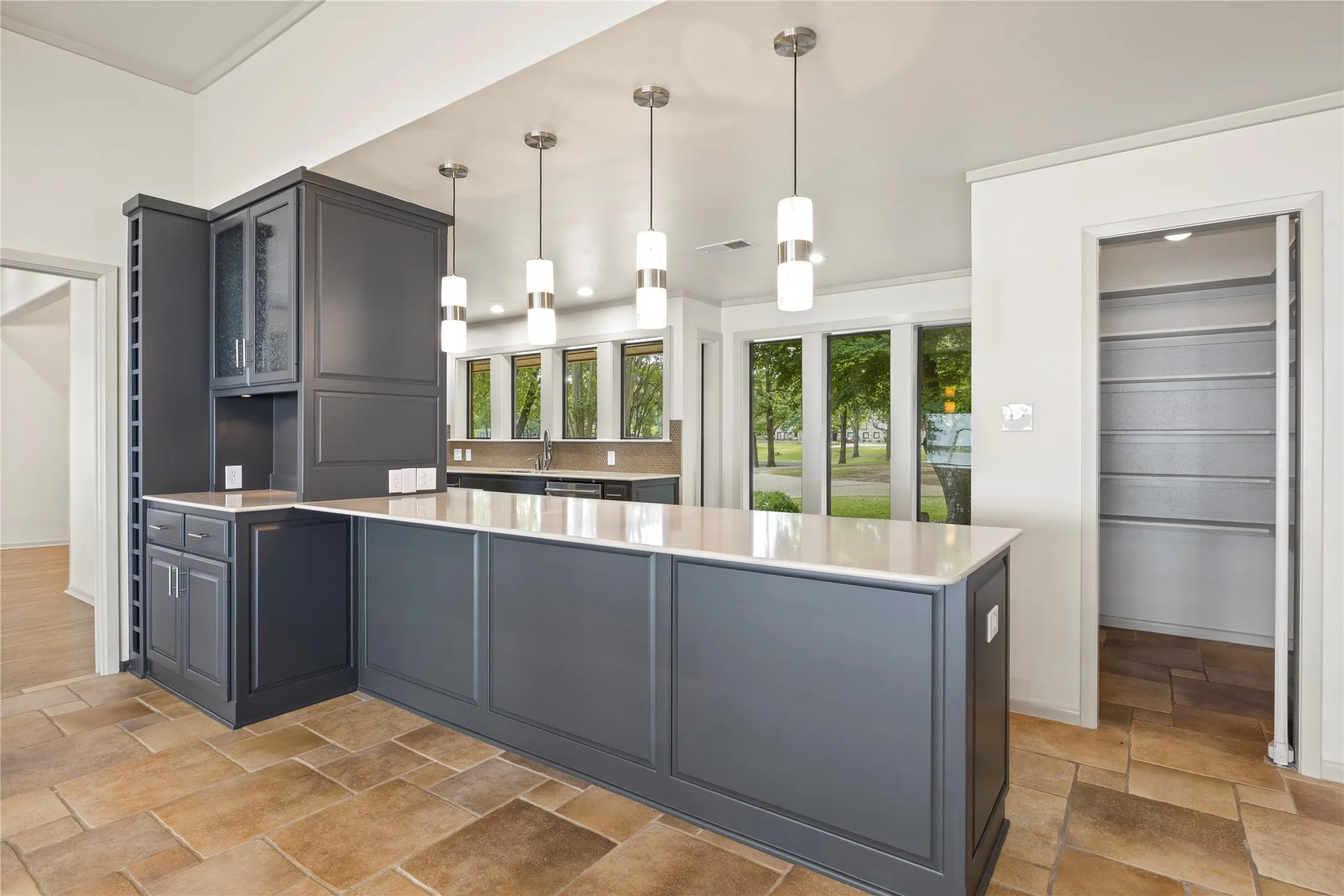 Single Family Residence For Sale in Camp County , 360 County Road 2136, Pittsburg, Texas 75686, 3 Bedroom, 5 Bathroom, 2 Garage spaces, 3,940 Sqft, built in 1979, Preowned, mls#21242051, Real Estate Agent in Pittsburg, Homes For Sale in Camp county, Homes For Sale in Pittsburg, Realtor in Pittsburg Texas, Real Estate Brokerage Independent Realty Texas, Luminita Cordes Realtor