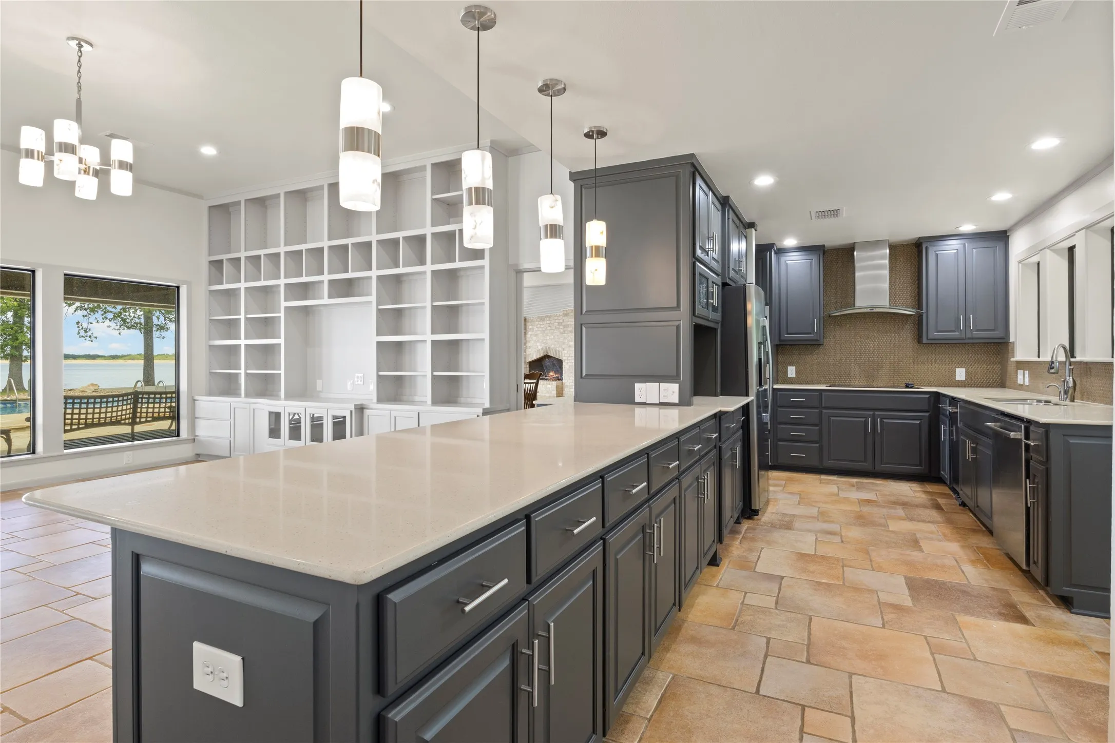 Single Family Residence For Sale in Camp County , 360 County Road 2136, Pittsburg, Texas 75686, 3 Bedroom, 5 Bathroom, 2 Garage spaces, 3,940 Sqft, built in 1979, Preowned, mls#21242051, Real Estate Agent in Pittsburg, Homes For Sale in Camp county, Homes For Sale in Pittsburg, Realtor in Pittsburg Texas, Real Estate Brokerage Independent Realty Texas, Luminita Cordes Realtor