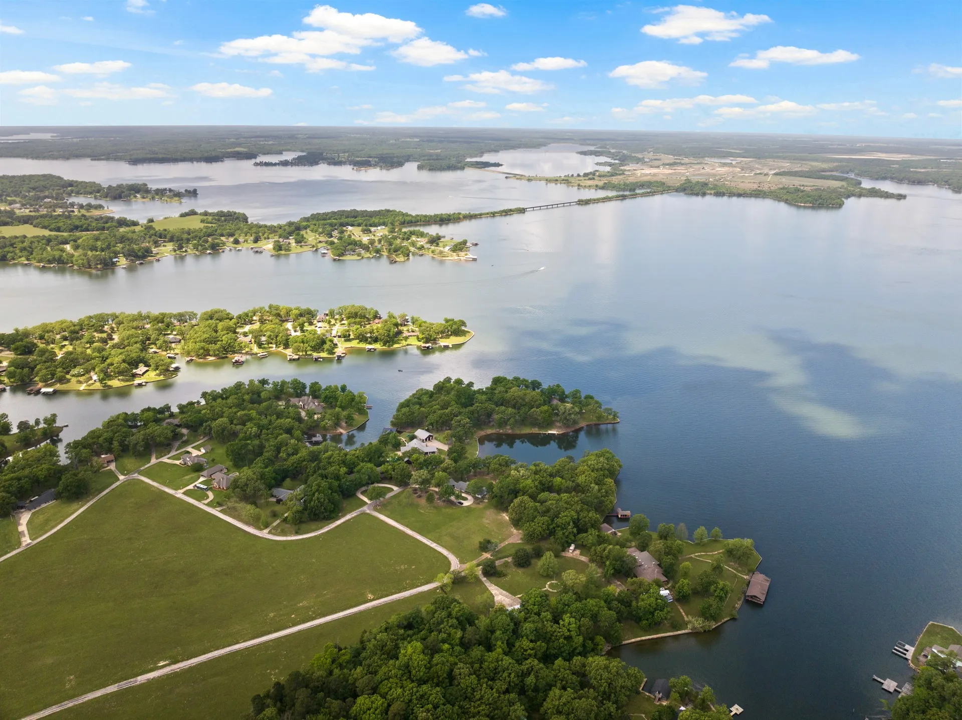 Single Family Residence For Sale in Camp County , 360 County Road 2136, Pittsburg, Texas 75686, 3 Bedroom, 5 Bathroom, 2 Garage spaces, 3,940 Sqft, built in 1979, Preowned, mls#21242051, Real Estate Agent in Pittsburg, Homes For Sale in Camp county, Homes For Sale in Pittsburg, Realtor in Pittsburg Texas, Real Estate Brokerage Independent Realty Texas, Luminita Cordes Realtor