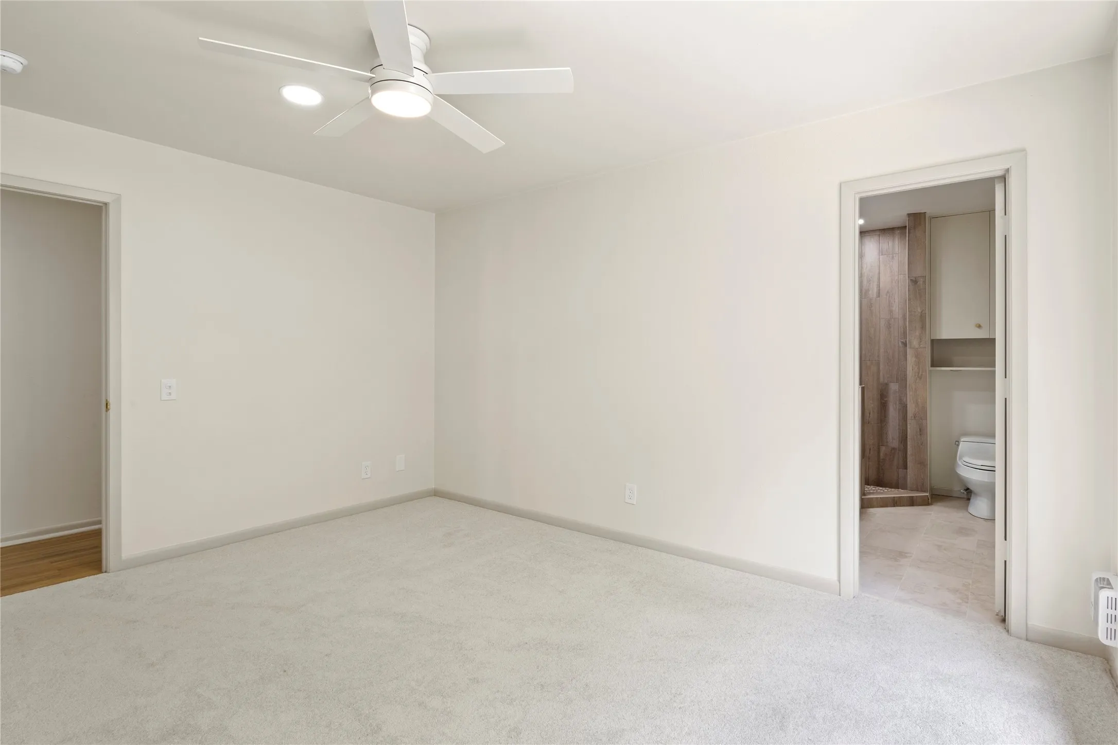 Single Family Residence For Sale in Camp County , 360 County Road 2136, Pittsburg, Texas 75686, 3 Bedroom, 5 Bathroom, 2 Garage spaces, 3,940 Sqft, built in 1979, Preowned, mls#21242051, Real Estate Agent in Pittsburg, Homes For Sale in Camp county, Homes For Sale in Pittsburg, Realtor in Pittsburg Texas, Real Estate Brokerage Independent Realty Texas, Luminita Cordes Realtor