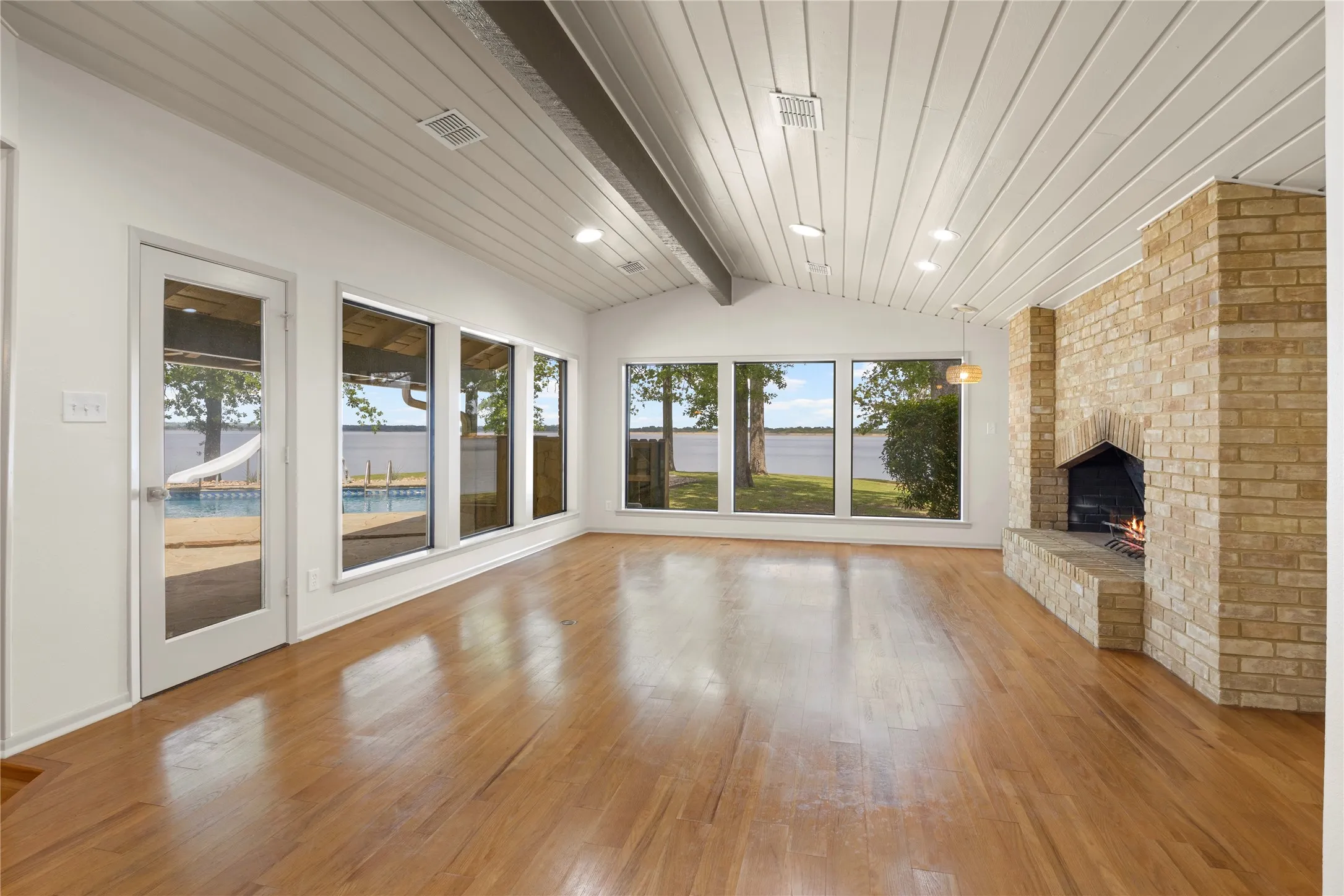 Single Family Residence For Sale in Camp County , 360 County Road 2136, Pittsburg, Texas 75686, 3 Bedroom, 5 Bathroom, 2 Garage spaces, 3,940 Sqft, built in 1979, Preowned, mls#21242051, Real Estate Agent in Pittsburg, Homes For Sale in Camp county, Homes For Sale in Pittsburg, Realtor in Pittsburg Texas, Real Estate Brokerage Independent Realty Texas, Luminita Cordes Realtor
