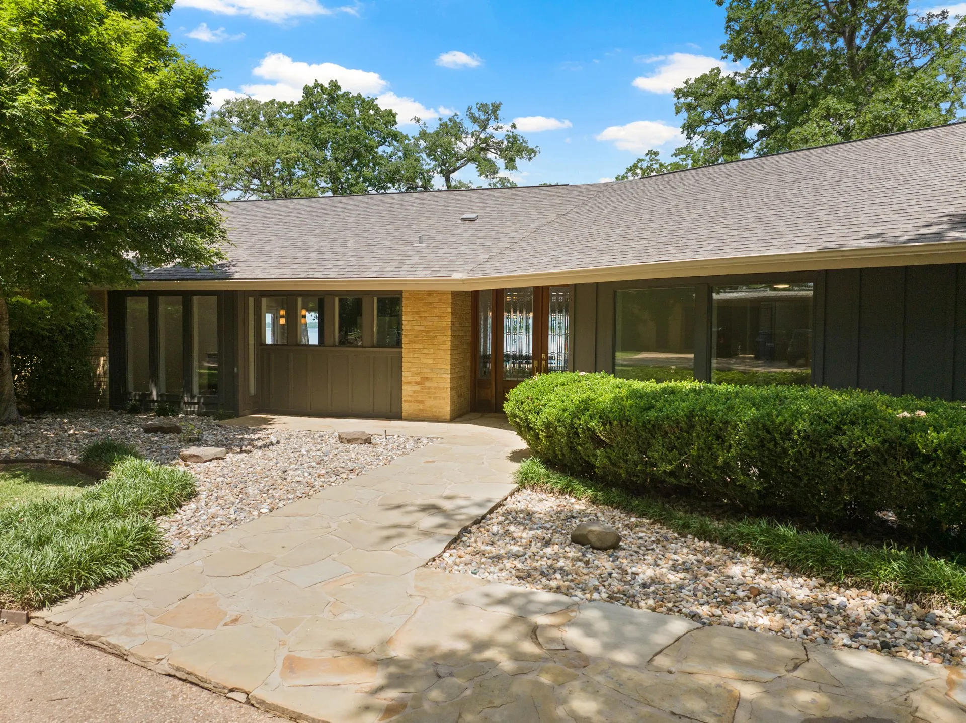Single Family Residence For Sale in Camp County , 360 County Road 2136, Pittsburg, Texas 75686, 3 Bedroom, 5 Bathroom, 2 Garage spaces, 3,940 Sqft, built in 1979, Preowned, mls#21242051, Real Estate Agent in Pittsburg, Homes For Sale in Camp county, Homes For Sale in Pittsburg, Realtor in Pittsburg Texas, Real Estate Brokerage Independent Realty Texas, Luminita Cordes Realtor