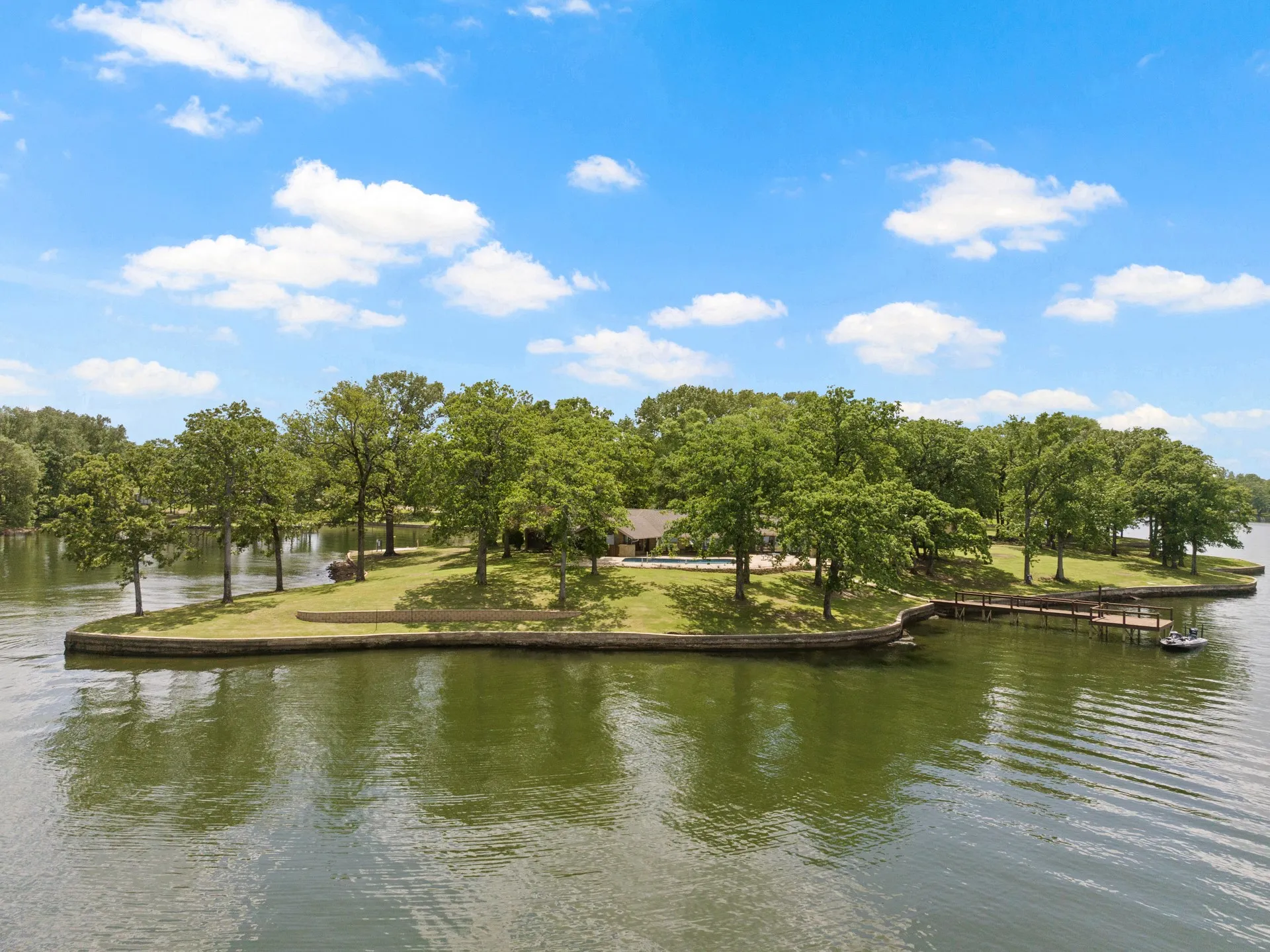 Single Family Residence For Sale in Camp County , 360 County Road 2136, Pittsburg, Texas 75686, 3 Bedroom, 5 Bathroom, 2 Garage spaces, 3,940 Sqft, built in 1979, Preowned, mls#21242051, Real Estate Agent in Pittsburg, Homes For Sale in Camp county, Homes For Sale in Pittsburg, Realtor in Pittsburg Texas, Real Estate Brokerage Independent Realty Texas, Luminita Cordes Realtor