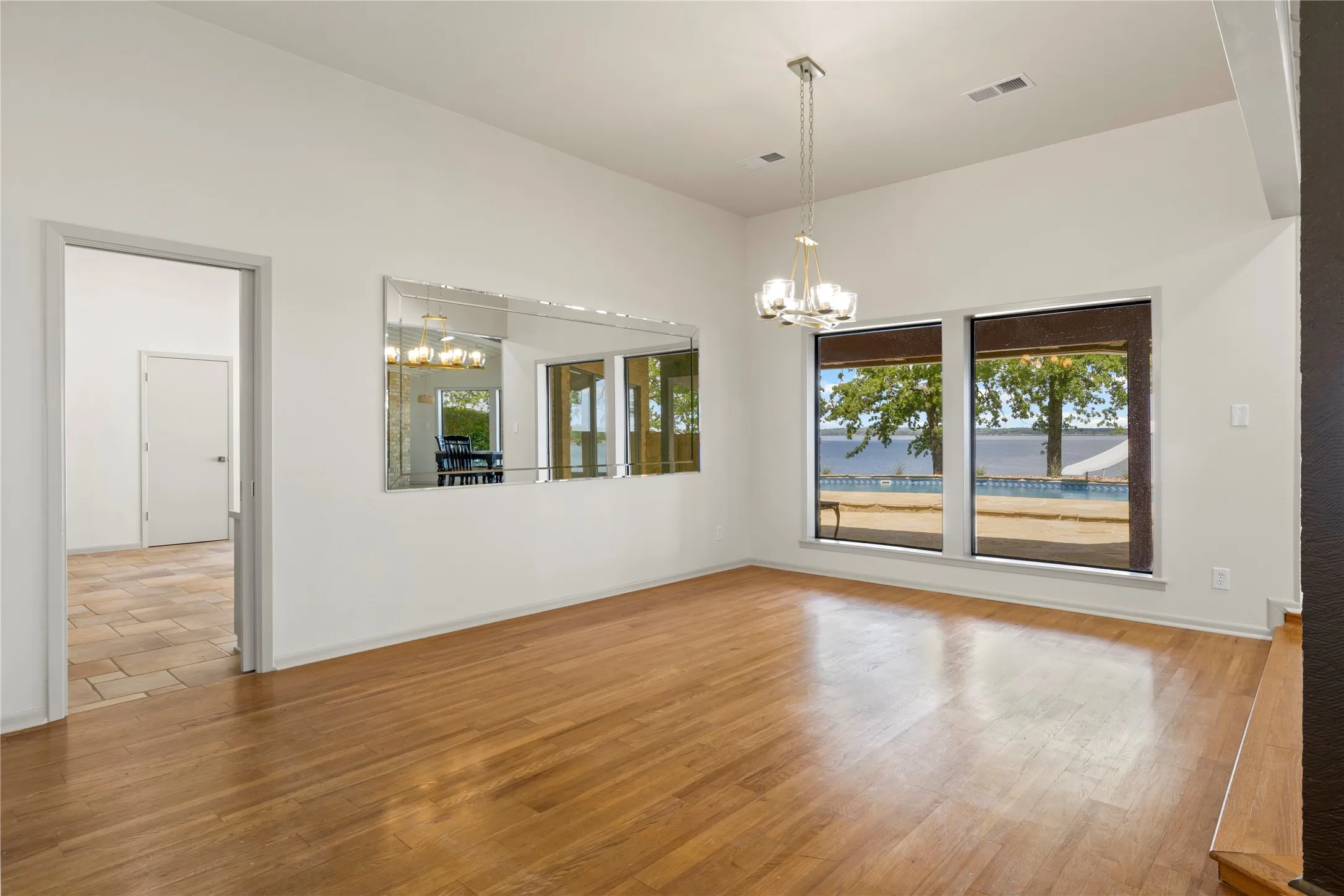 Single Family Residence For Sale in Camp County , 360 County Road 2136, Pittsburg, Texas 75686, 3 Bedroom, 5 Bathroom, 2 Garage spaces, 3,940 Sqft, built in 1979, Preowned, mls#21242051, Real Estate Agent in Pittsburg, Homes For Sale in Camp county, Homes For Sale in Pittsburg, Realtor in Pittsburg Texas, Real Estate Brokerage Independent Realty Texas, Luminita Cordes Realtor