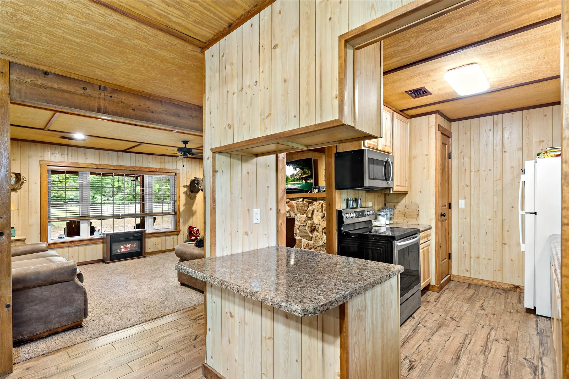 Farm For Sale in Lamar County , 10860 Farm Road 197, Arthur City, Texas 75411, 3 Bedroom, 2 Bathroom, 2 Garage spaces, 1,560 Sqft, built in 2013, Price $3,900,000, mls#21242876, Real Estate Agent in Arthur City, Homes For Sale in Lamar county, Homes For Sale in Arthur City, Realtor in Arthur City Texas, Real Estate Brokerage Independent Realty Texas, Luminita Cordes Realtor