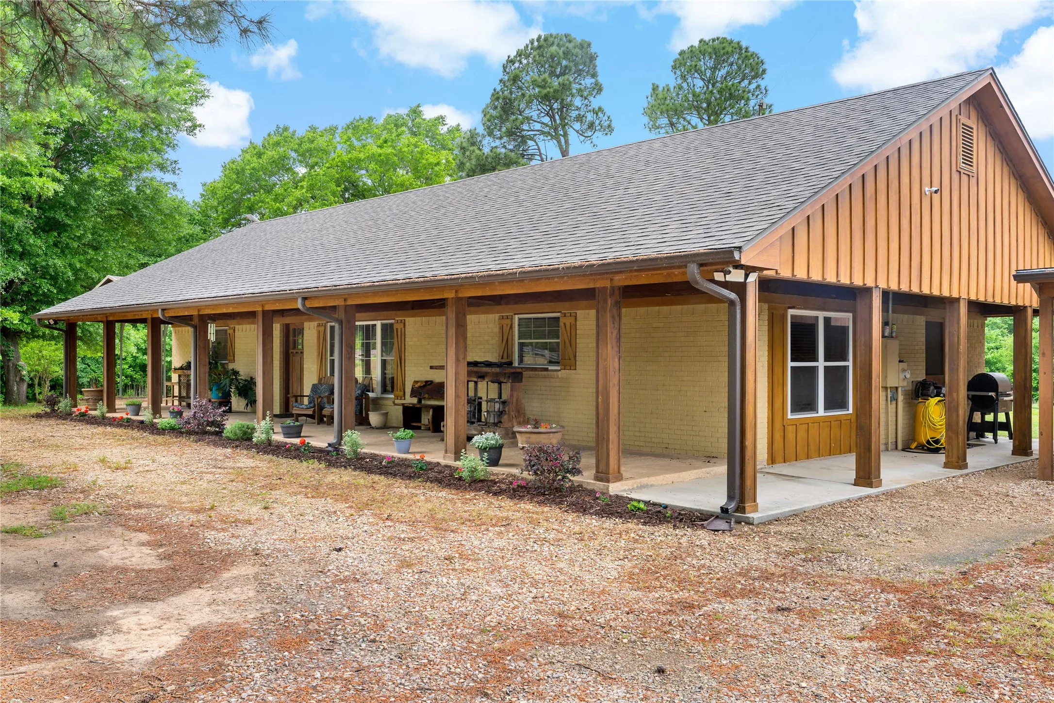 Farm For Sale in Lamar County , 10860 Farm Road 197, Arthur City, Texas 75411, 3 Bedroom, 2 Bathroom, 2 Garage spaces, 1,560 Sqft, built in 2013, Price $3,900,000, mls#21242876, Real Estate Agent in Arthur City, Homes For Sale in Lamar county, Homes For Sale in Arthur City, Realtor in Arthur City Texas, Real Estate Brokerage Independent Realty Texas, Luminita Cordes Realtor