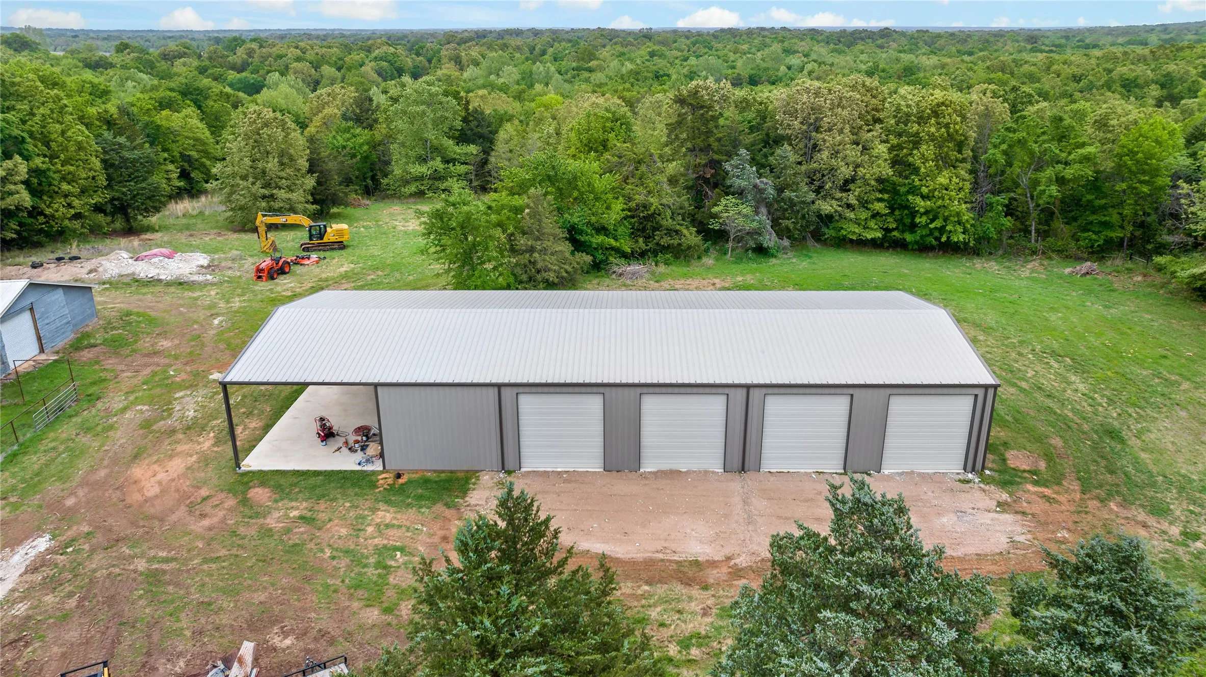 Farm For Sale in Lamar County , 10860 Farm Road 197, Arthur City, Texas 75411, 3 Bedroom, 2 Bathroom, 2 Garage spaces, 1,560 Sqft, built in 2013, Price $3,900,000, mls#21242876, Real Estate Agent in Arthur City, Homes For Sale in Lamar county, Homes For Sale in Arthur City, Realtor in Arthur City Texas, Real Estate Brokerage Independent Realty Texas, Luminita Cordes Realtor