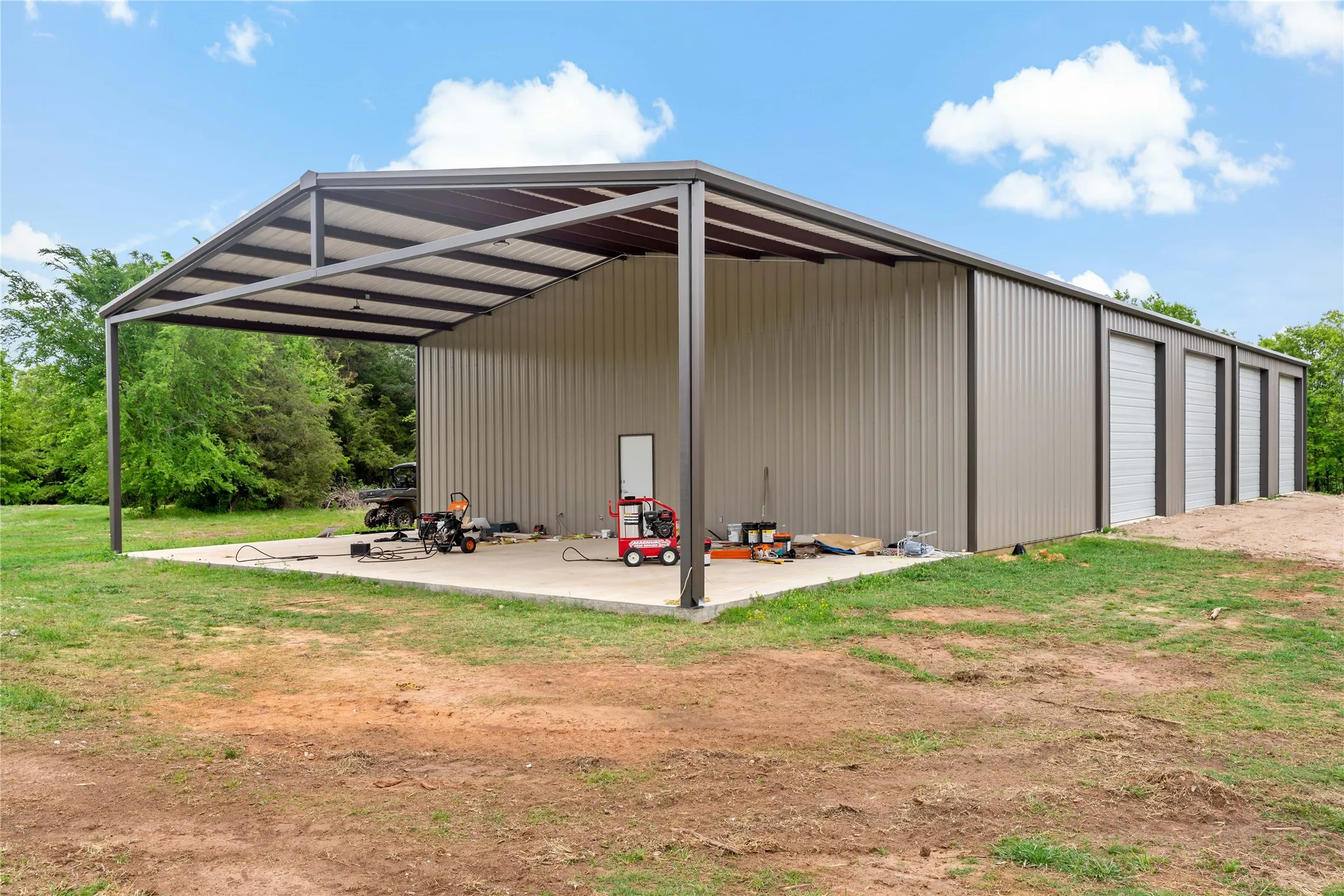 Farm For Sale in Lamar County , 10860 Farm Road 197, Arthur City, Texas 75411, 3 Bedroom, 2 Bathroom, 2 Garage spaces, 1,560 Sqft, built in 2013, Price $3,900,000, mls#21242876, Real Estate Agent in Arthur City, Homes For Sale in Lamar county, Homes For Sale in Arthur City, Realtor in Arthur City Texas, Real Estate Brokerage Independent Realty Texas, Luminita Cordes Realtor