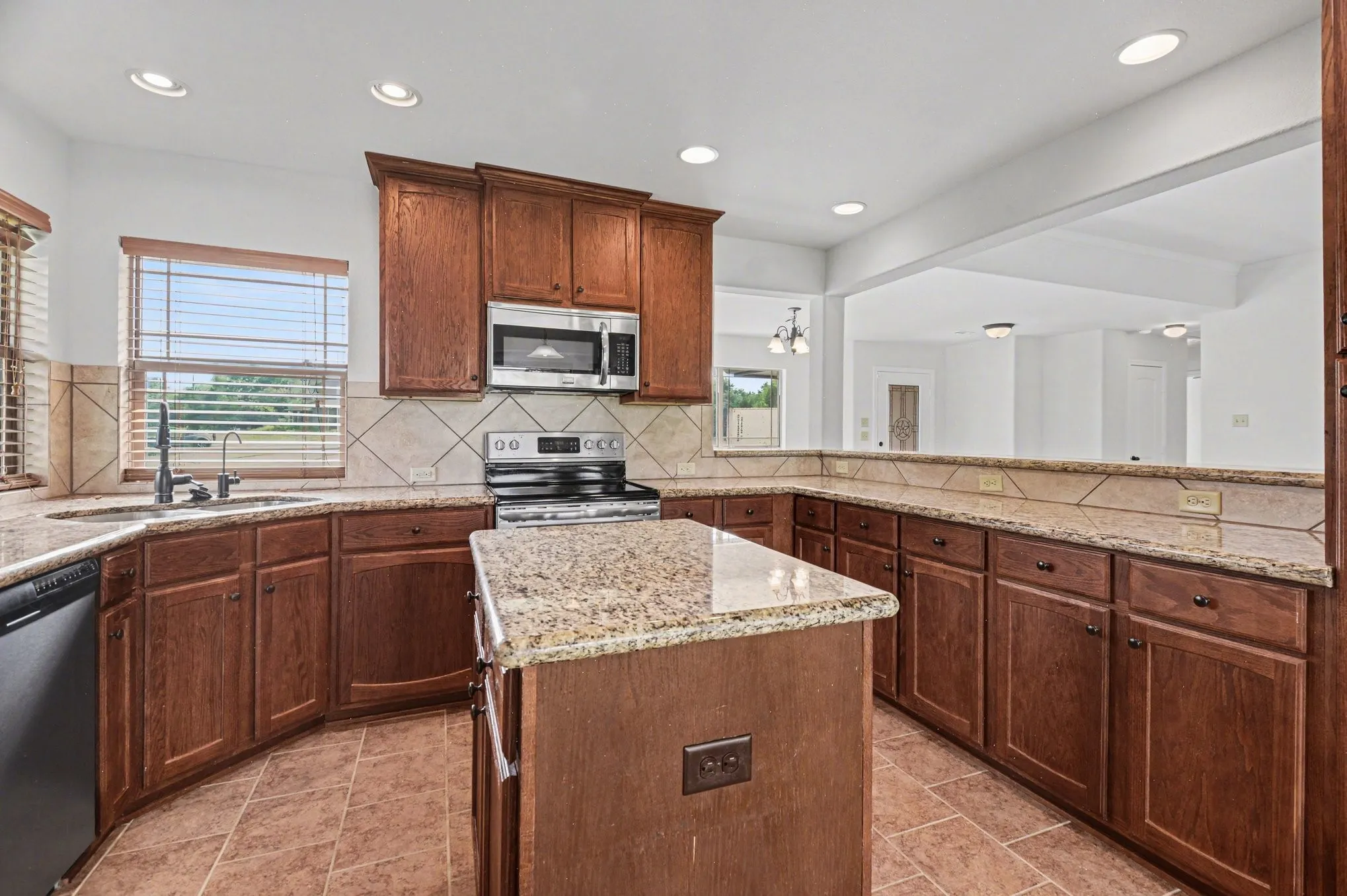 Single Family Residence For Sale in Collin County , 5945 County Road 441, Princeton, Texas 75407, 3 Bedroom, 2 Bathroom, Garage spaces, 1,446 Sqft, built in 2014, Preowned, mls#21242919, Real Estate Agent in Princeton, Homes For Sale in Collin county, Homes For Sale in Princeton, Realtor in Princeton Texas, Real Estate Brokerage Independent Realty Texas, Luminita Cordes Realtor