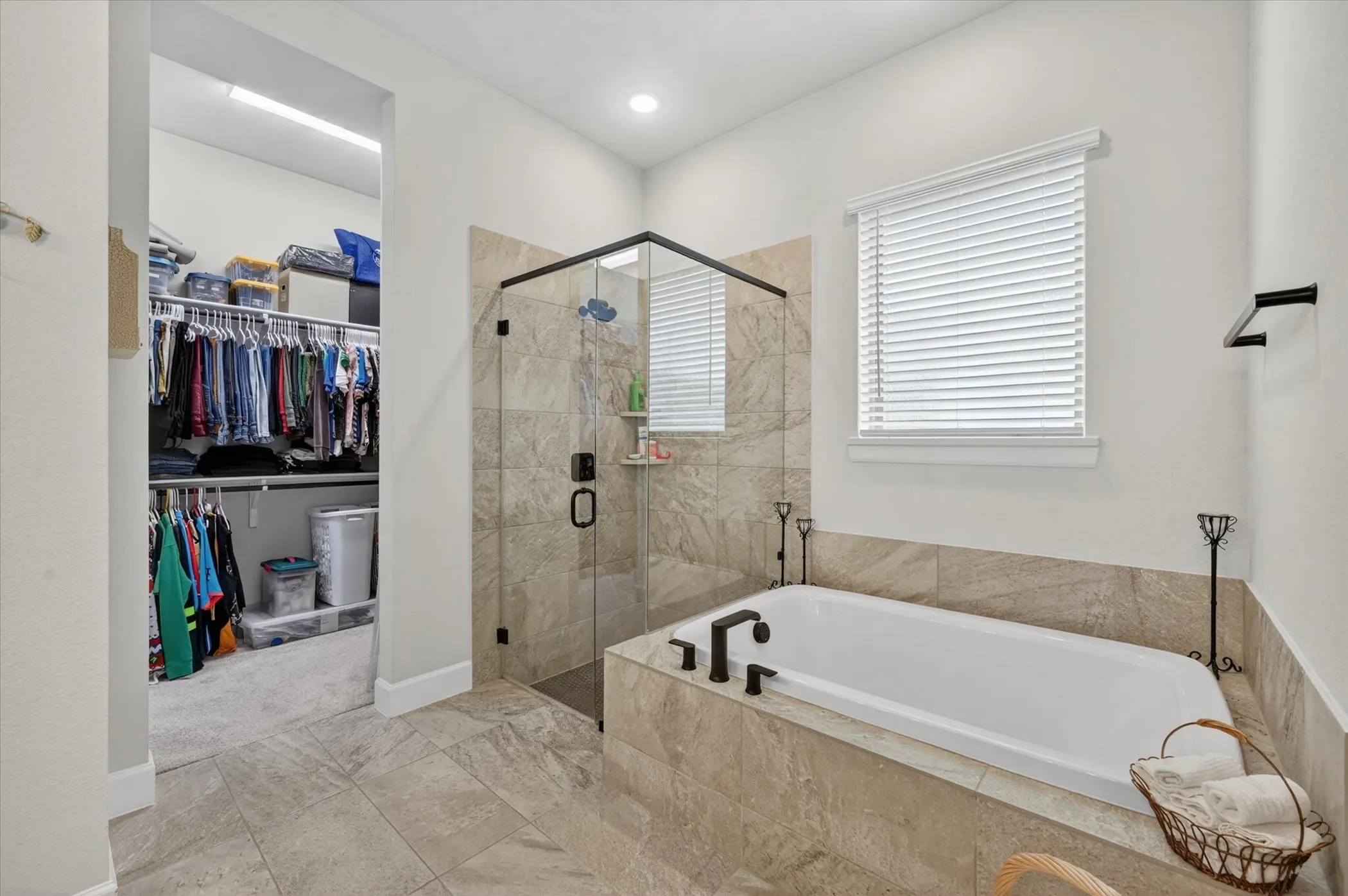Single Family Residence For Sale in Denton County , 2512 Four Roses Drive, Lewisville, Texas 75056, 4 Bedroom, 4 Bathroom, 2 Garage spaces, 2,872 Sqft, built in 2022, Preowned, mls#21241391, Real Estate Agent in Lewisville, Homes For Sale in Denton county, Homes For Sale in Lewisville, Realtor in Lewisville Texas, Real Estate Brokerage Independent Realty Texas, Luminita Cordes Realtor