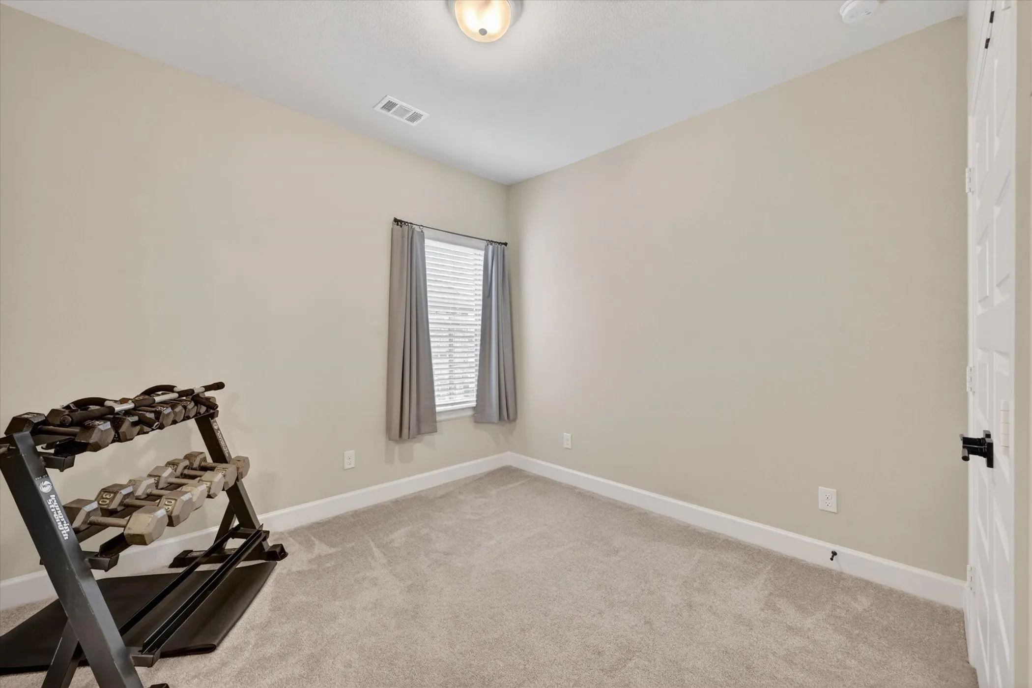 Single Family Residence For Sale in Denton County , 2512 Four Roses Drive, Lewisville, Texas 75056, 4 Bedroom, 4 Bathroom, 2 Garage spaces, 2,872 Sqft, built in 2022, Preowned, mls#21241391, Real Estate Agent in Lewisville, Homes For Sale in Denton county, Homes For Sale in Lewisville, Realtor in Lewisville Texas, Real Estate Brokerage Independent Realty Texas, Luminita Cordes Realtor