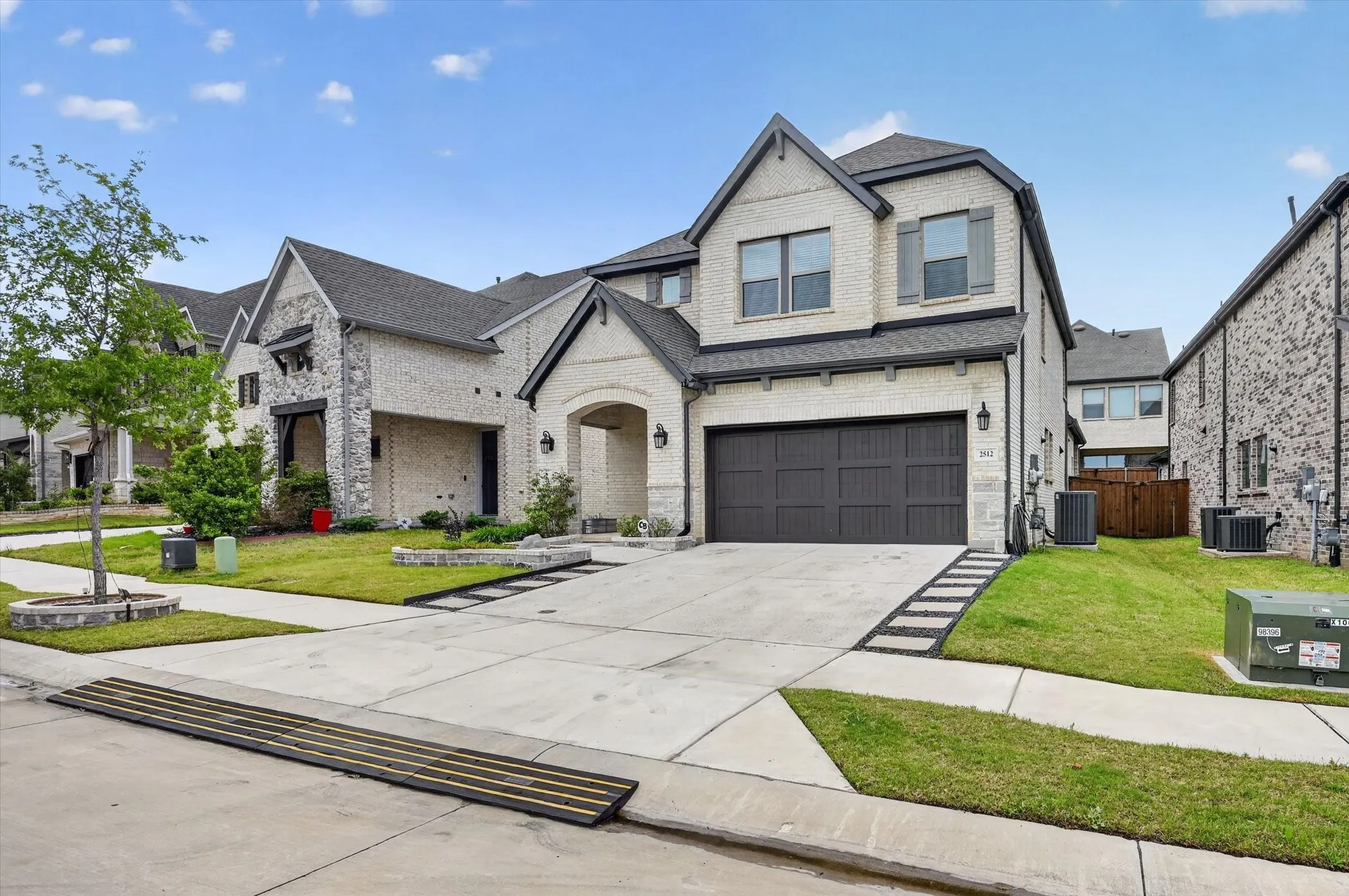 Single Family Residence For Sale in Denton County , 2512 Four Roses Drive, Lewisville, Texas 75056, 4 Bedroom, 4 Bathroom, 2 Garage spaces, 2,872 Sqft, built in 2022, Preowned, mls#21241391, Real Estate Agent in Lewisville, Homes For Sale in Denton county, Homes For Sale in Lewisville, Realtor in Lewisville Texas, Real Estate Brokerage Independent Realty Texas, Luminita Cordes Realtor