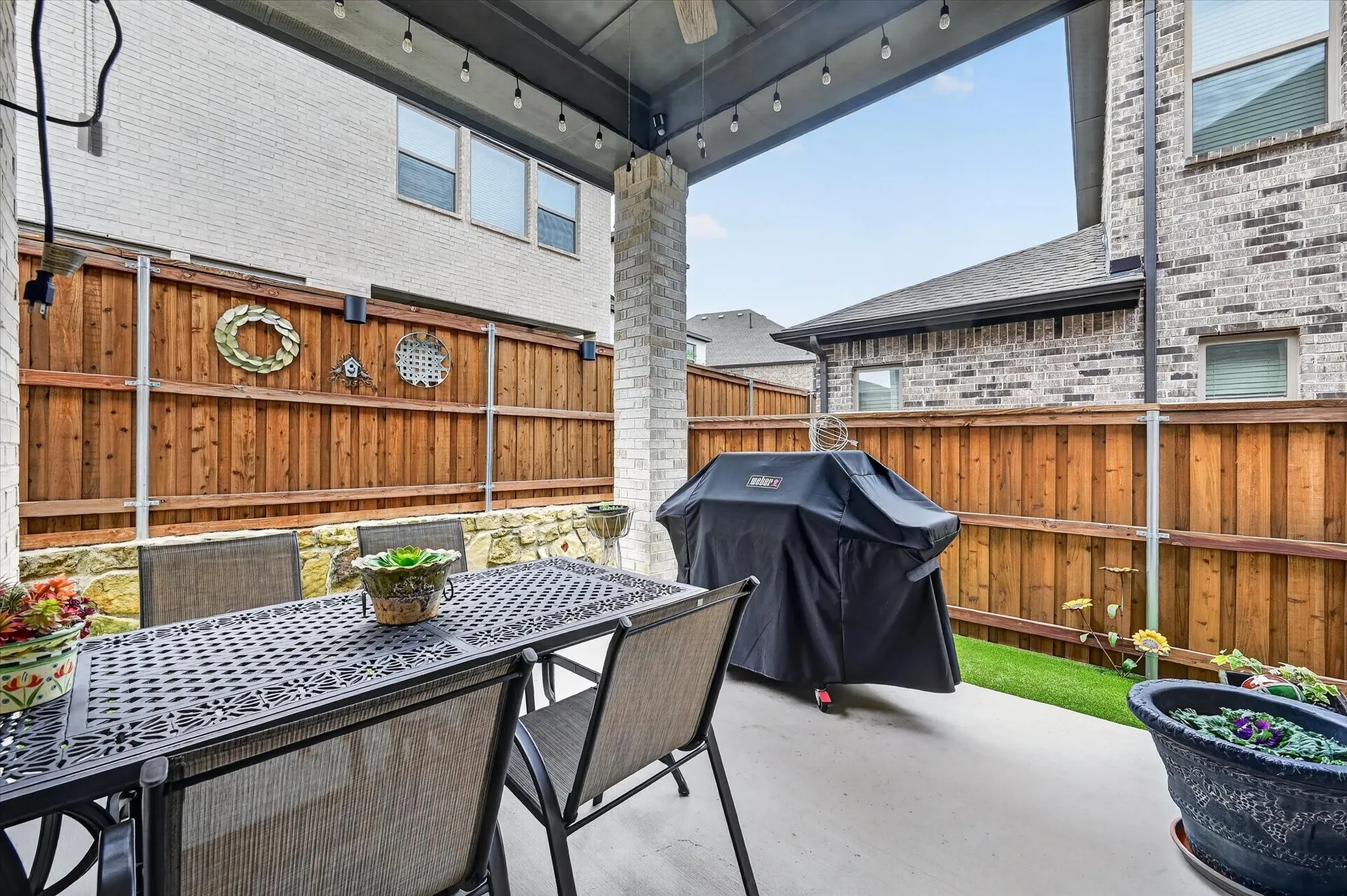 Single Family Residence For Sale in Denton County , 2512 Four Roses Drive, Lewisville, Texas 75056, 4 Bedroom, 4 Bathroom, 2 Garage spaces, 2,872 Sqft, built in 2022, Preowned, mls#21241391, Real Estate Agent in Lewisville, Homes For Sale in Denton county, Homes For Sale in Lewisville, Realtor in Lewisville Texas, Real Estate Brokerage Independent Realty Texas, Luminita Cordes Realtor