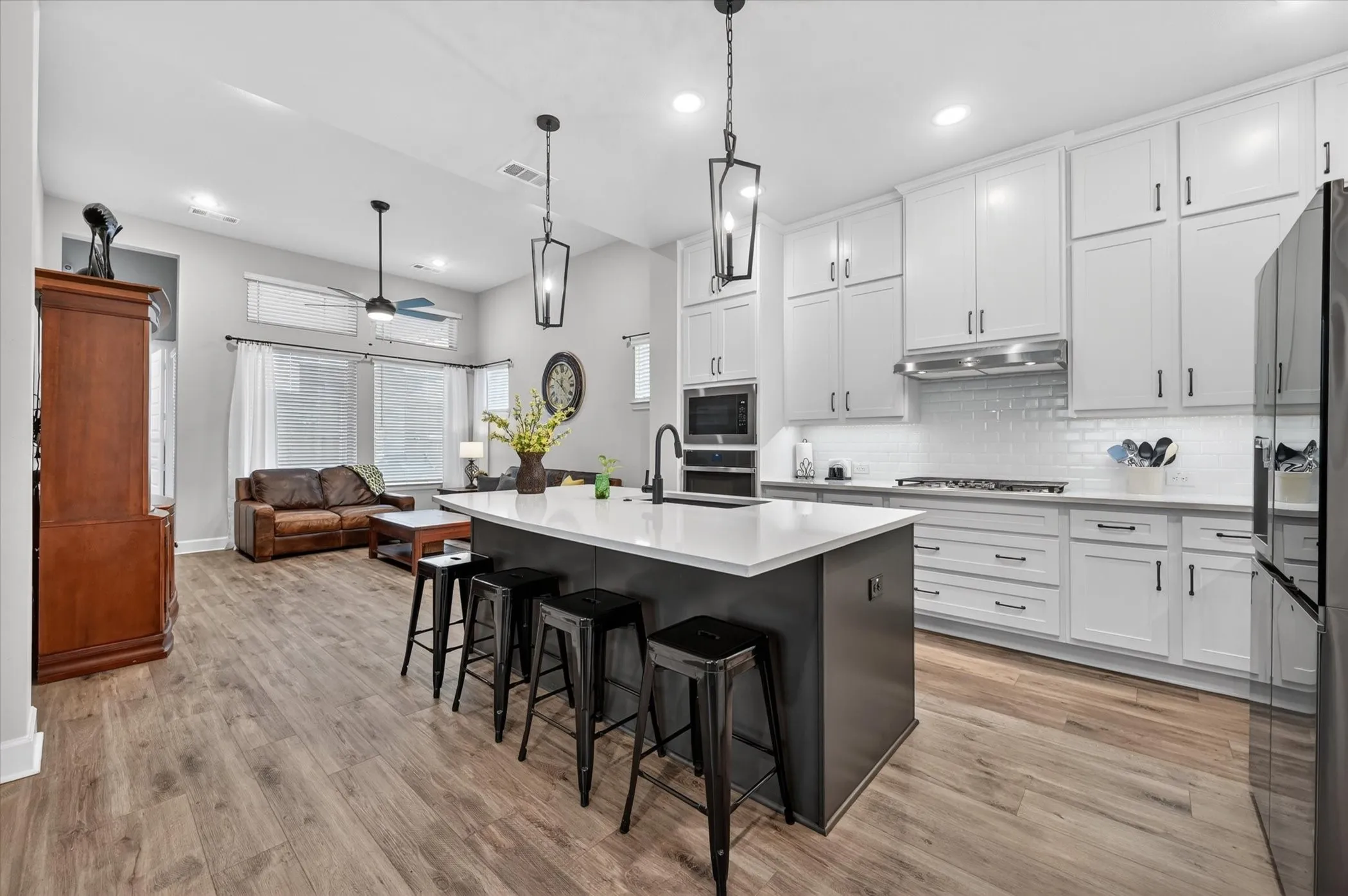 Single Family Residence For Sale in Denton County , 2512 Four Roses Drive, Lewisville, Texas 75056, 4 Bedroom, 4 Bathroom, 2 Garage spaces, 2,872 Sqft, built in 2022, Preowned, mls#21241391, Real Estate Agent in Lewisville, Homes For Sale in Denton county, Homes For Sale in Lewisville, Realtor in Lewisville Texas, Real Estate Brokerage Independent Realty Texas, Luminita Cordes Realtor