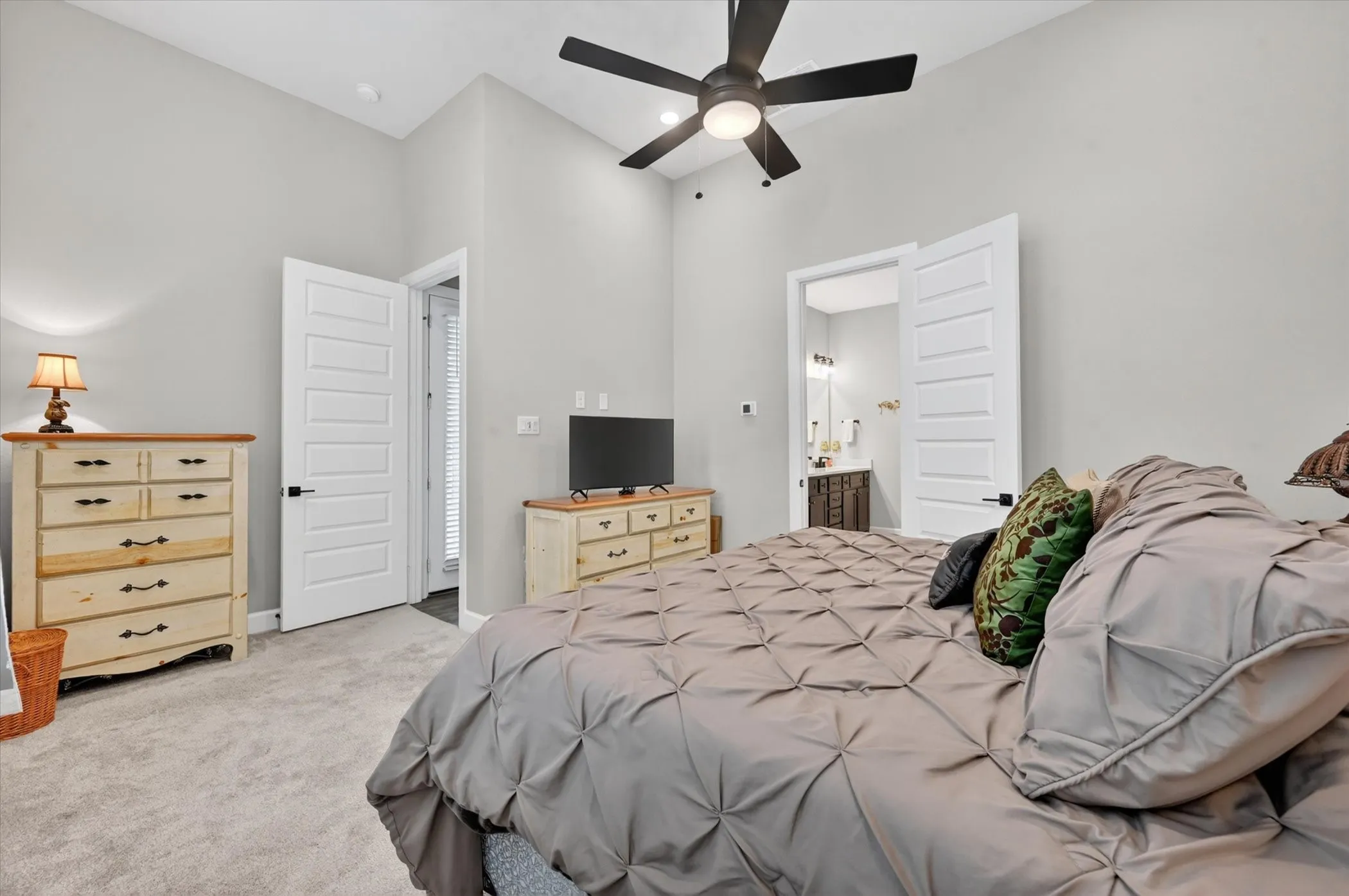 Single Family Residence For Sale in Denton County , 2512 Four Roses Drive, Lewisville, Texas 75056, 4 Bedroom, 4 Bathroom, 2 Garage spaces, 2,872 Sqft, built in 2022, Preowned, mls#21241391, Real Estate Agent in Lewisville, Homes For Sale in Denton county, Homes For Sale in Lewisville, Realtor in Lewisville Texas, Real Estate Brokerage Independent Realty Texas, Luminita Cordes Realtor