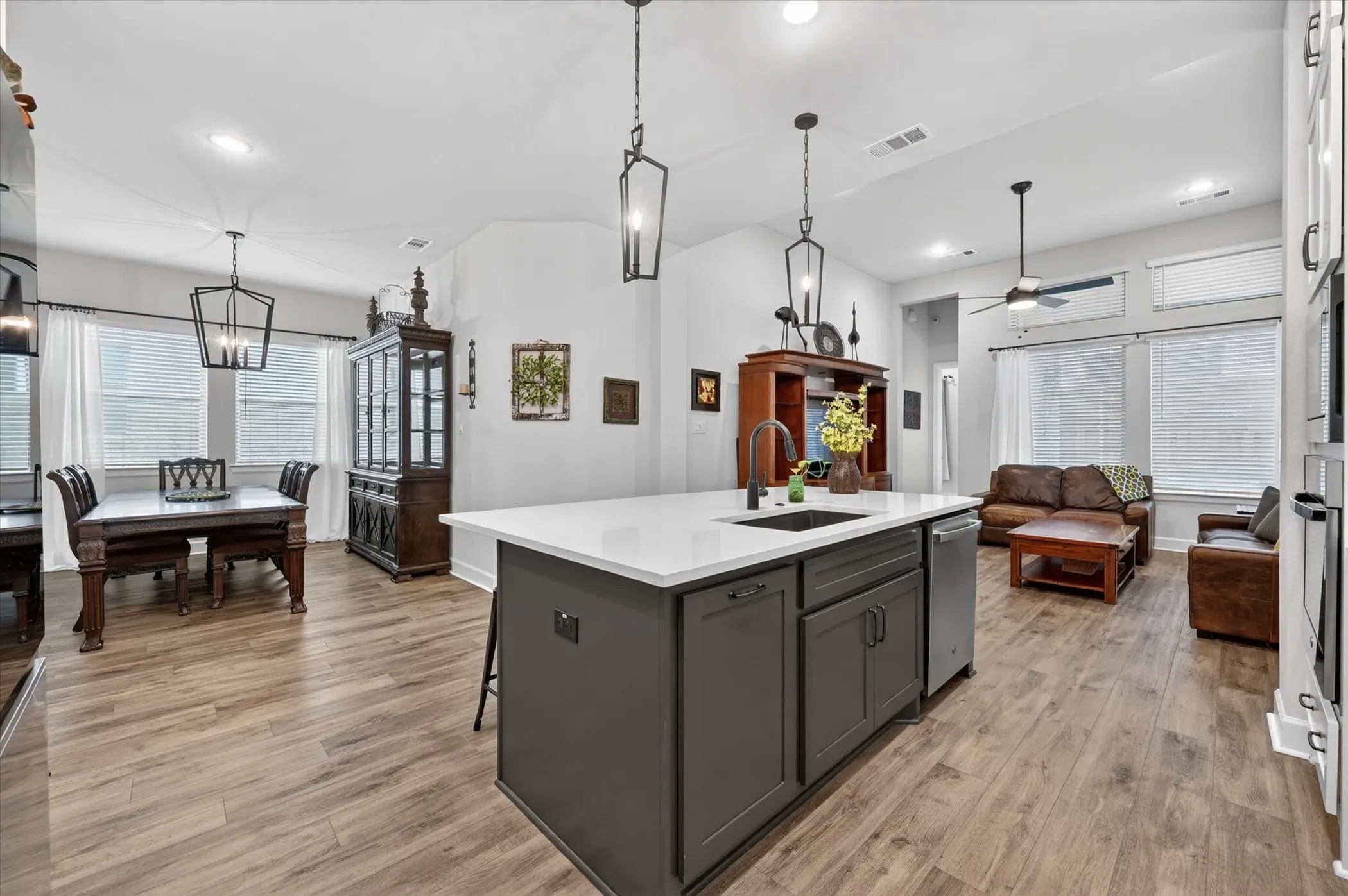 Single Family Residence For Sale in Denton County , 2512 Four Roses Drive, Lewisville, Texas 75056, 4 Bedroom, 4 Bathroom, 2 Garage spaces, 2,872 Sqft, built in 2022, Preowned, mls#21241391, Real Estate Agent in Lewisville, Homes For Sale in Denton county, Homes For Sale in Lewisville, Realtor in Lewisville Texas, Real Estate Brokerage Independent Realty Texas, Luminita Cordes Realtor