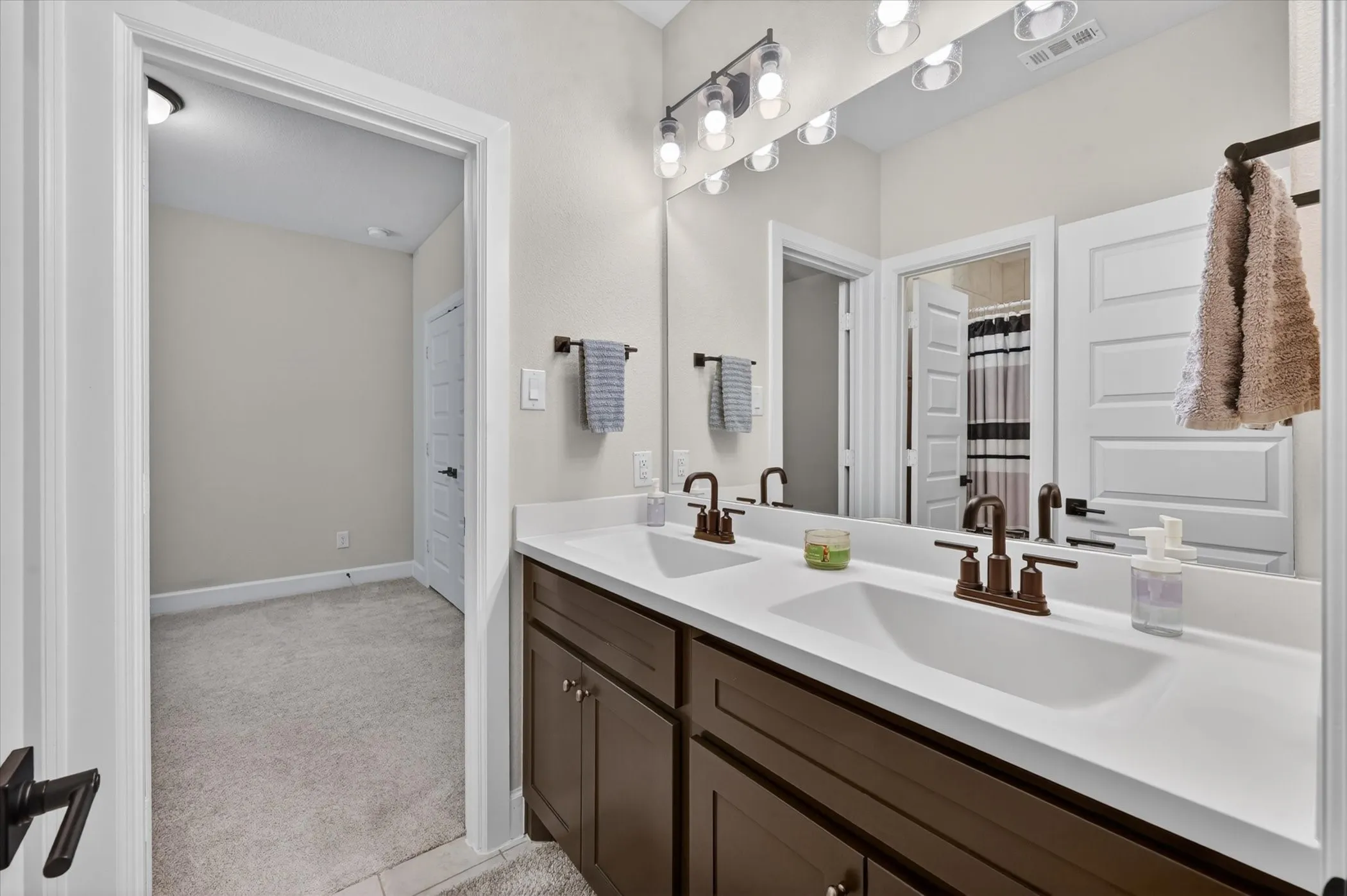 Single Family Residence For Sale in Denton County , 2512 Four Roses Drive, Lewisville, Texas 75056, 4 Bedroom, 4 Bathroom, 2 Garage spaces, 2,872 Sqft, built in 2022, Preowned, mls#21241391, Real Estate Agent in Lewisville, Homes For Sale in Denton county, Homes For Sale in Lewisville, Realtor in Lewisville Texas, Real Estate Brokerage Independent Realty Texas, Luminita Cordes Realtor