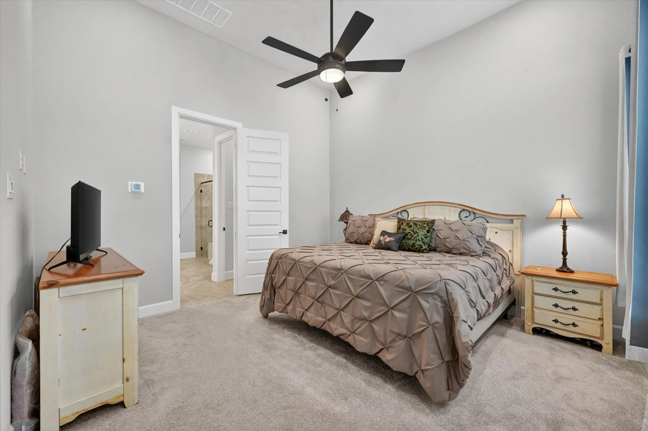 Single Family Residence For Sale in Denton County , 2512 Four Roses Drive, Lewisville, Texas 75056, 4 Bedroom, 4 Bathroom, 2 Garage spaces, 2,872 Sqft, built in 2022, Preowned, mls#21241391, Real Estate Agent in Lewisville, Homes For Sale in Denton county, Homes For Sale in Lewisville, Realtor in Lewisville Texas, Real Estate Brokerage Independent Realty Texas, Luminita Cordes Realtor
