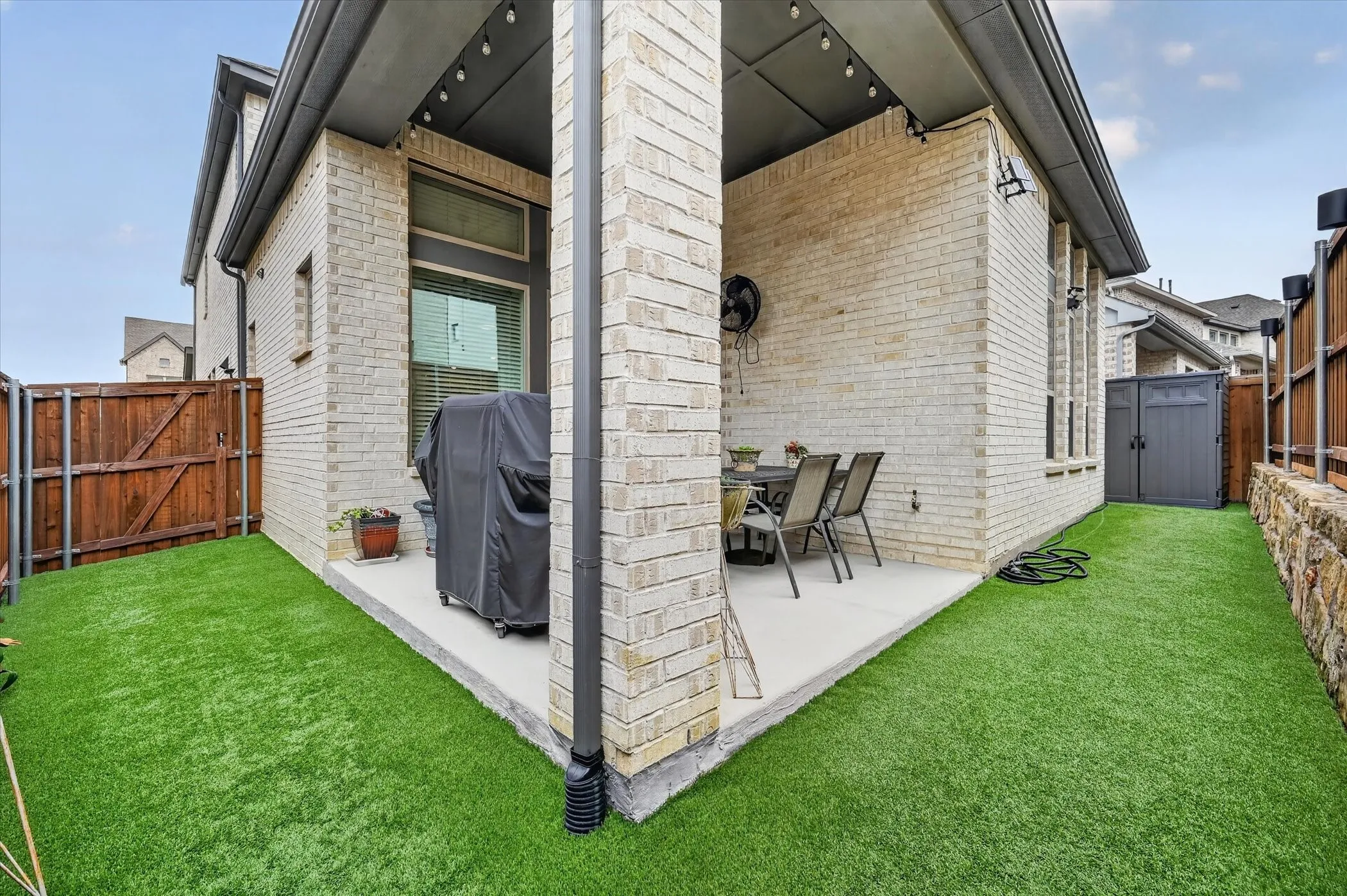 Single Family Residence For Sale in Denton County , 2512 Four Roses Drive, Lewisville, Texas 75056, 4 Bedroom, 4 Bathroom, 2 Garage spaces, 2,872 Sqft, built in 2022, Preowned, mls#21241391, Real Estate Agent in Lewisville, Homes For Sale in Denton county, Homes For Sale in Lewisville, Realtor in Lewisville Texas, Real Estate Brokerage Independent Realty Texas, Luminita Cordes Realtor