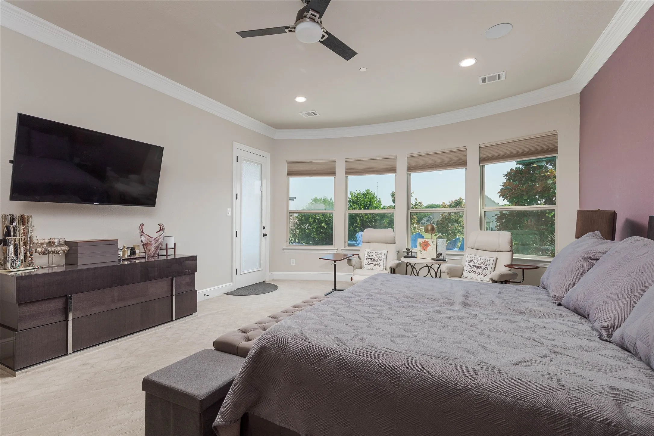 Bedroom featuring baseboards, visible vents, recessed lighting, carpet floors, and ornamental molding