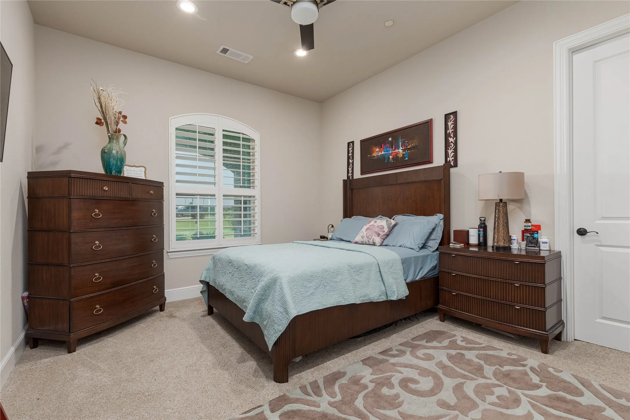 Bedroom featuring recessed lighting, visible vents, light carpet, baseboards, and ceiling fan