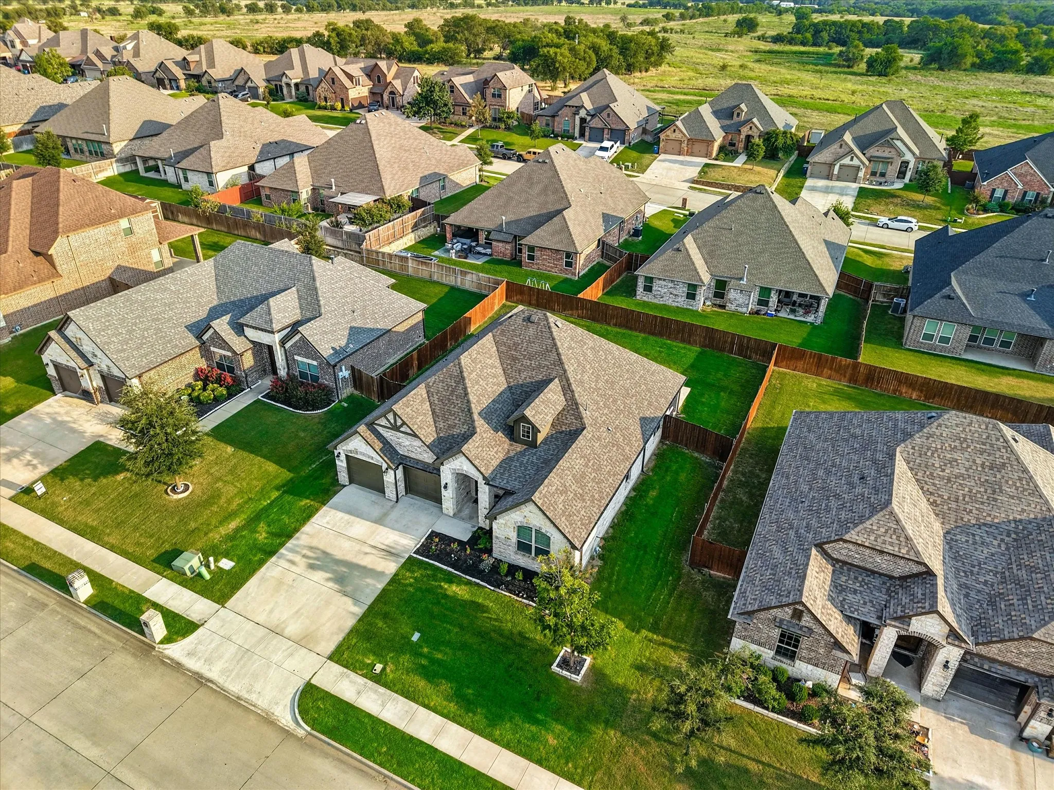 This neighborhood is so pretty!