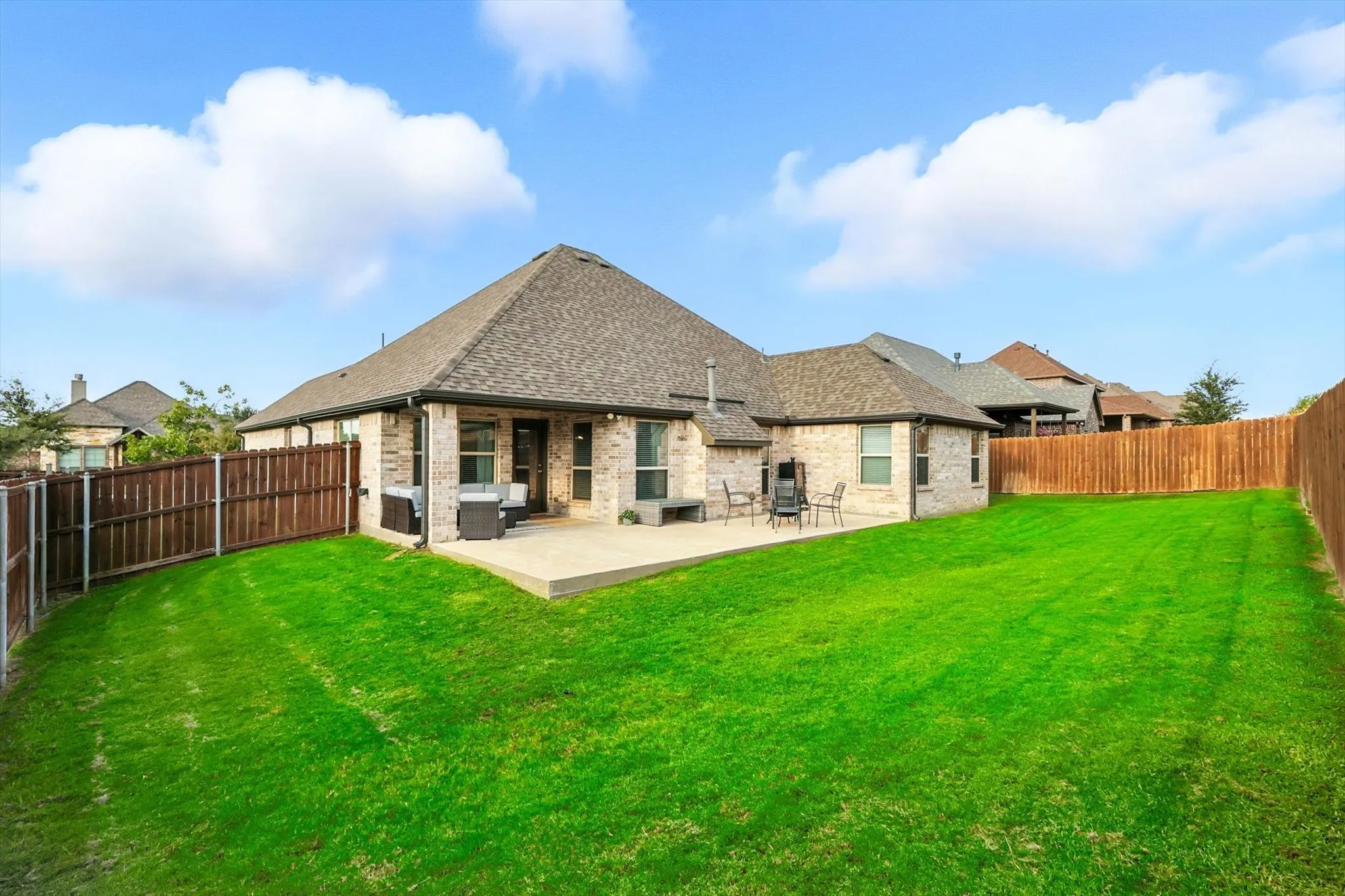 This yard can easily accommodate a trampoline, swing set, gardening area, and hot tub.