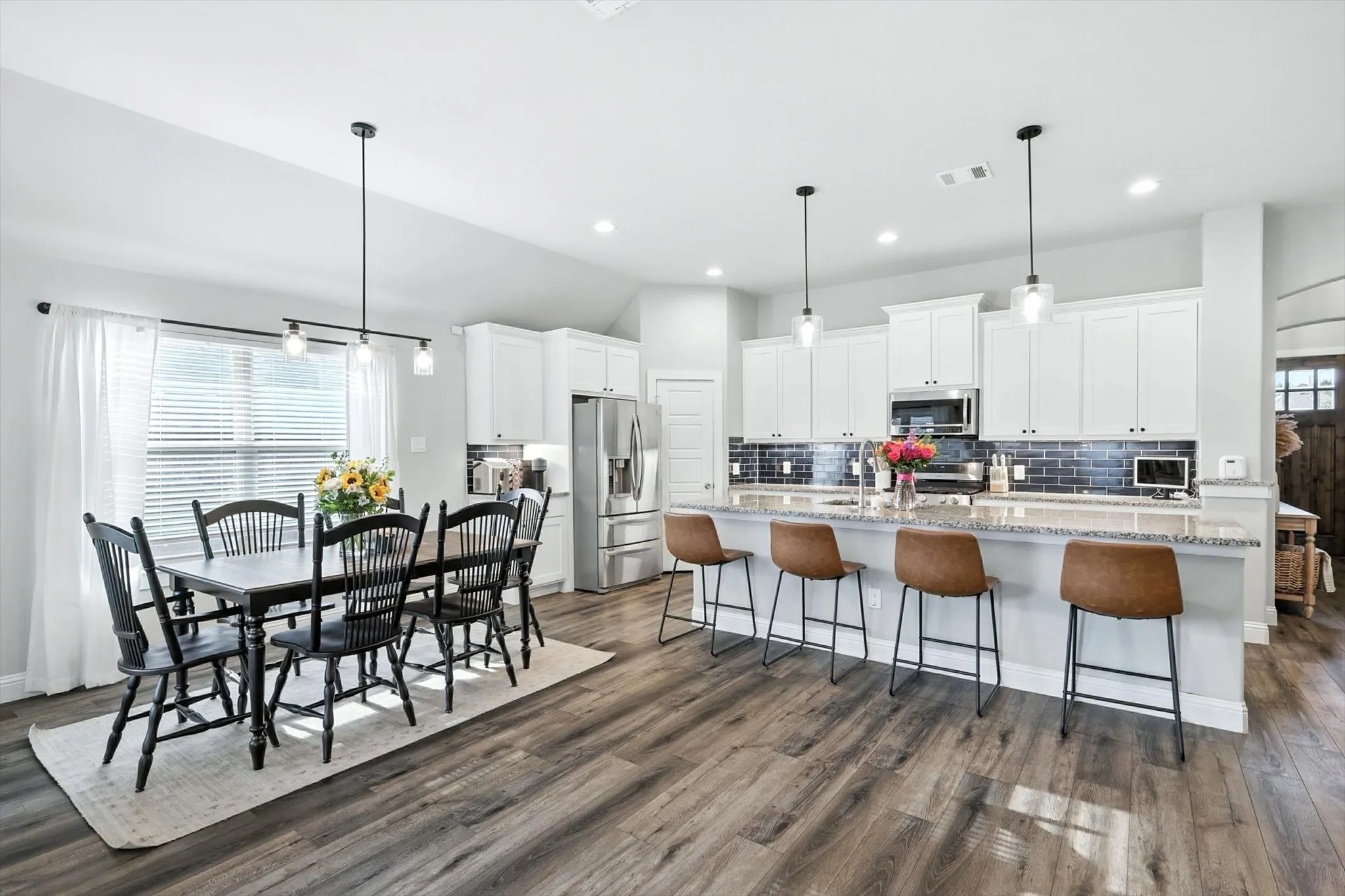 Tons of seating in this kitchen!