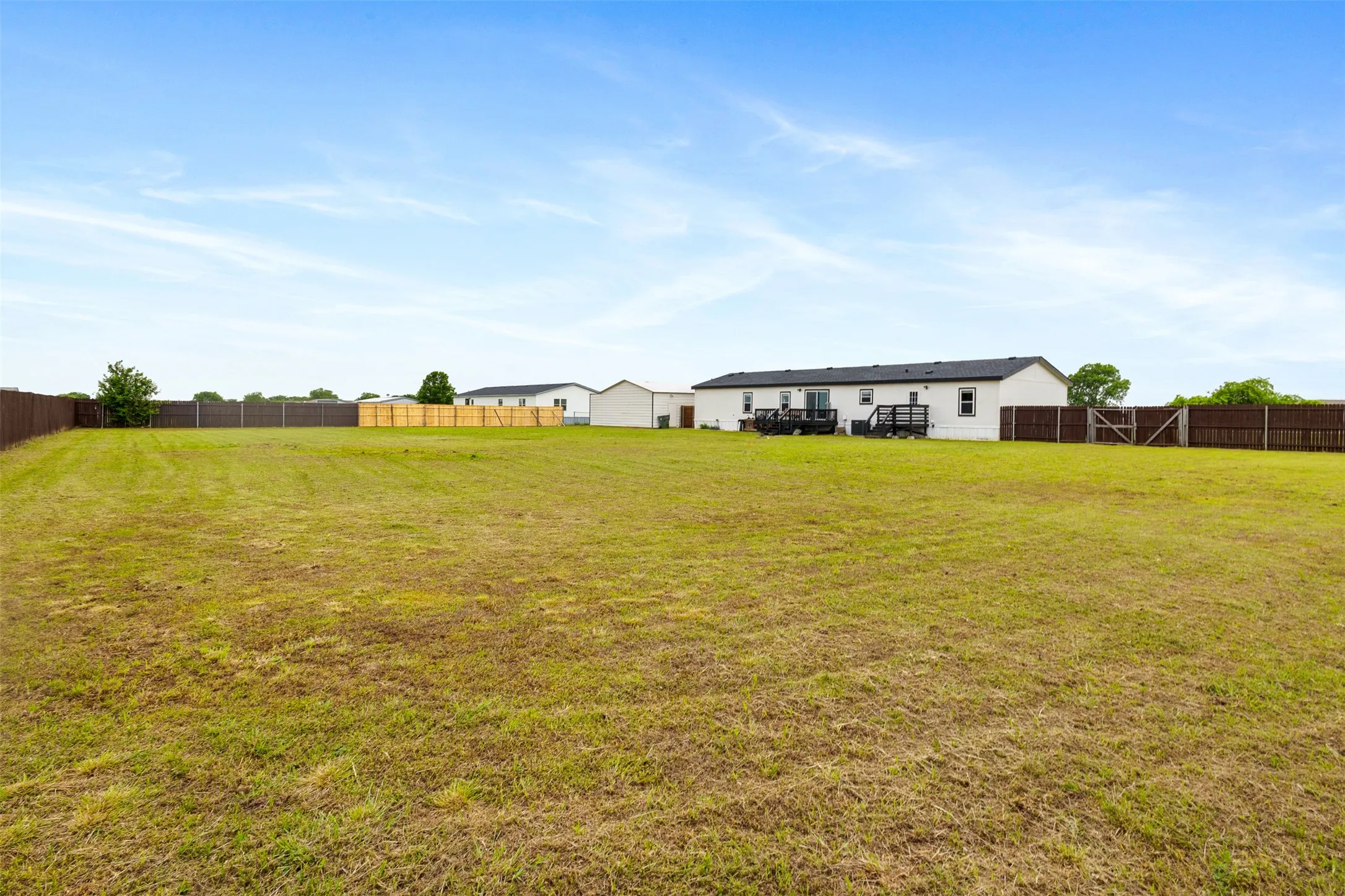 Manufactured Home For Sale in Denton County , 8425 Brahma Drive, Justin, Texas 76247, 5 Bedroom, 3 Bathroom, 2 Garage spaces, 2,128 Sqft, built in 2004, Preowned, mls#21242137, Real Estate Agent in Justin, Homes For Sale in Denton county, Homes For Sale in Justin, Realtor in Justin Texas, Real Estate Brokerage Independent Realty Texas, Luminita Cordes Realtor