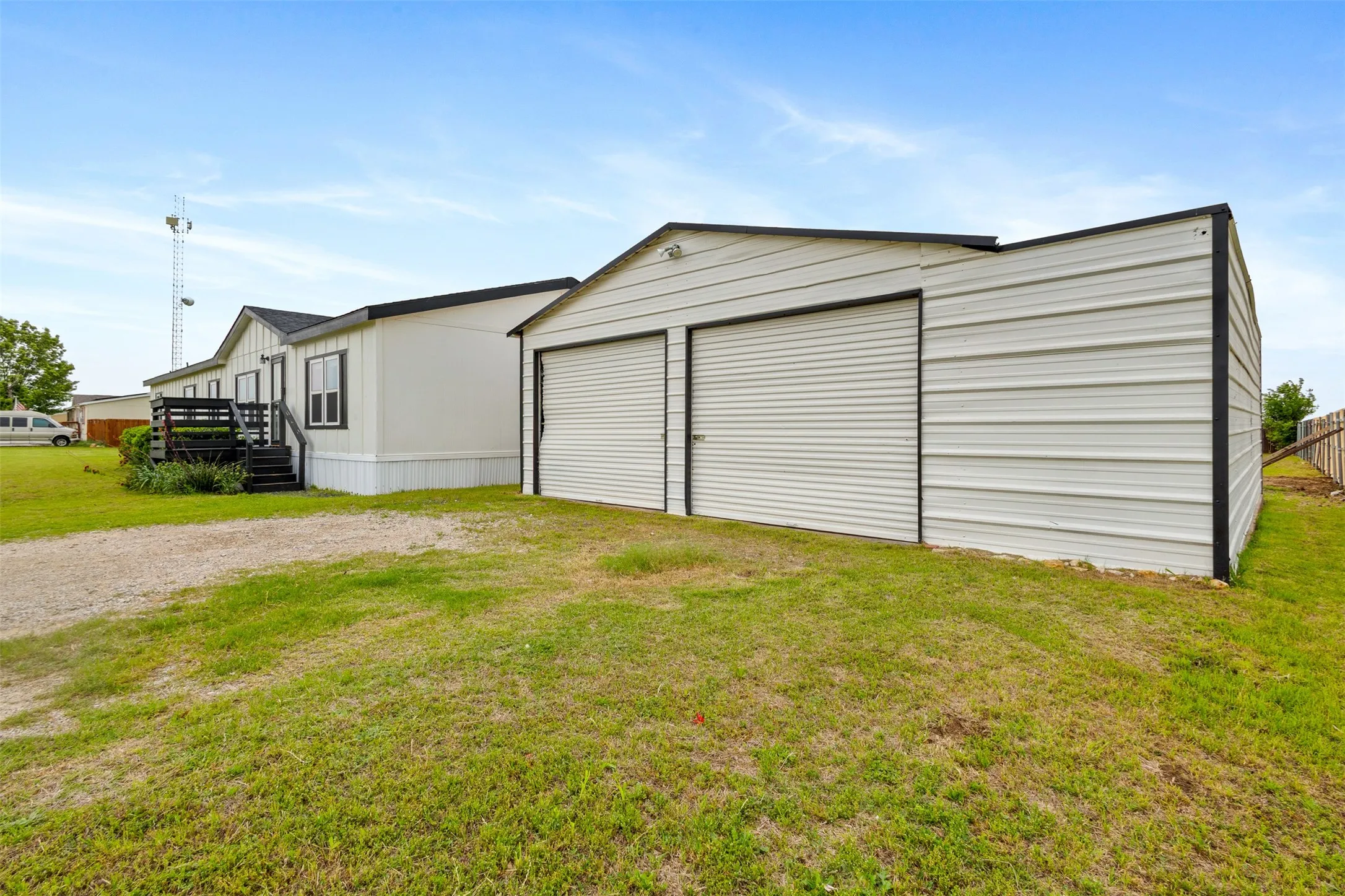 Manufactured Home For Sale in Denton County , 8425 Brahma Drive, Justin, Texas 76247, 5 Bedroom, 3 Bathroom, 2 Garage spaces, 2,128 Sqft, built in 2004, Preowned, mls#21242137, Real Estate Agent in Justin, Homes For Sale in Denton county, Homes For Sale in Justin, Realtor in Justin Texas, Real Estate Brokerage Independent Realty Texas, Luminita Cordes Realtor