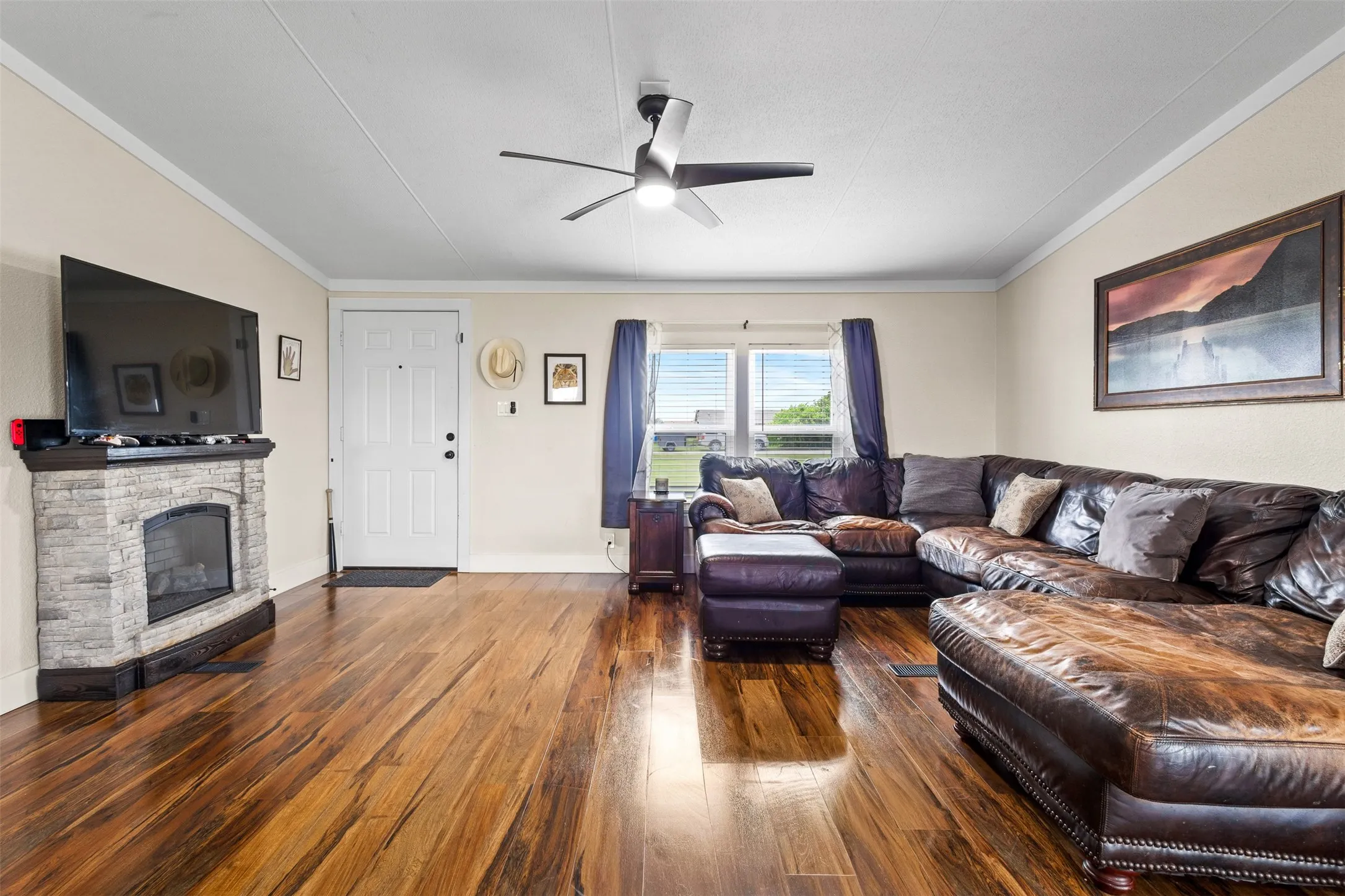 Manufactured Home For Sale in Denton County , 8425 Brahma Drive, Justin, Texas 76247, 5 Bedroom, 3 Bathroom, 2 Garage spaces, 2,128 Sqft, built in 2004, Preowned, mls#21242137, Real Estate Agent in Justin, Homes For Sale in Denton county, Homes For Sale in Justin, Realtor in Justin Texas, Real Estate Brokerage Independent Realty Texas, Luminita Cordes Realtor
