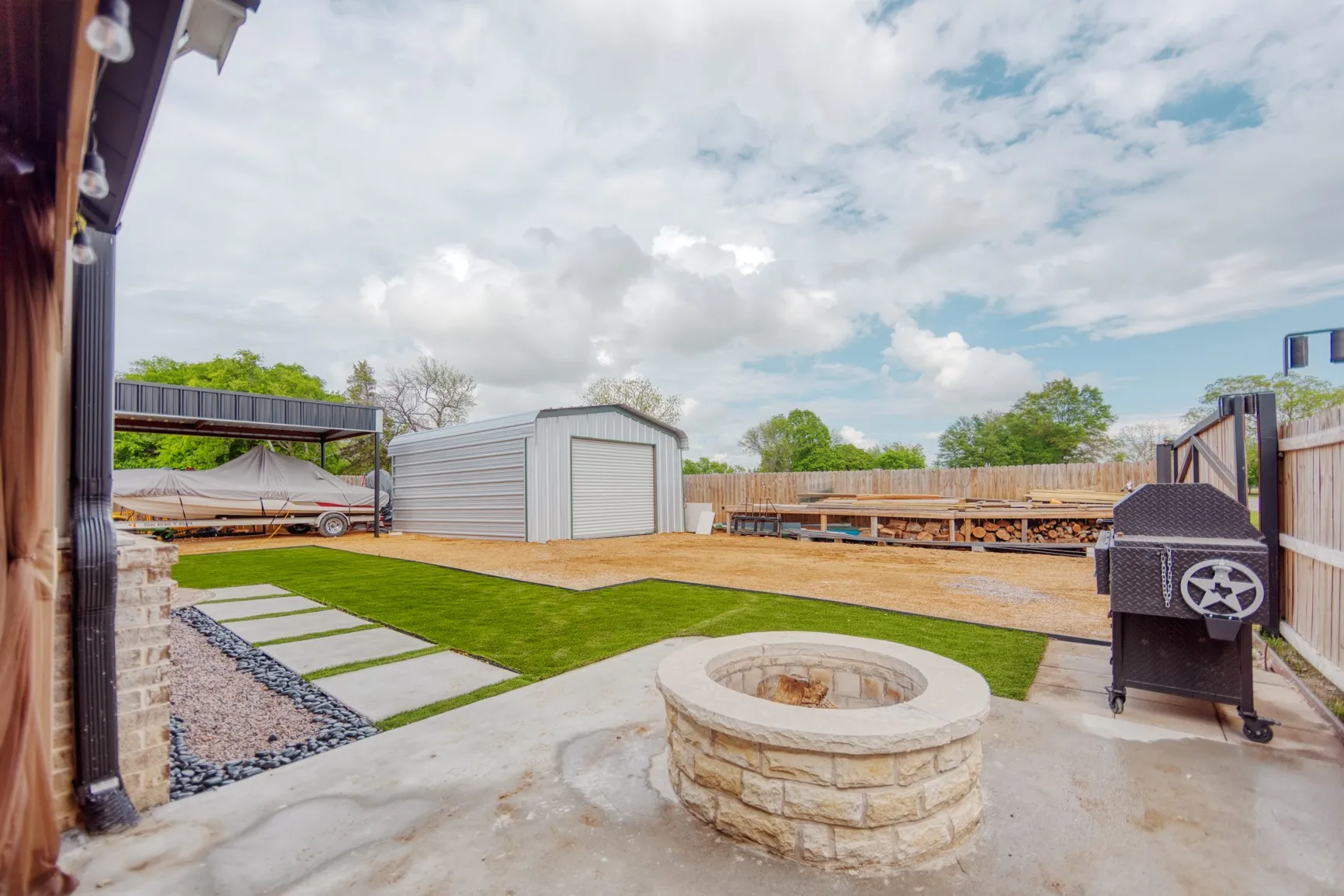 Single Family Residence For Sale in Grayson County , 113 Smith, Tioga, Texas 76271, 3 Bedroom, 2 Bathroom, Garage spaces, 1,632 Sqft, built in 1925, mls#21239937, Real Estate Agent in Tioga, Homes For Sale in Grayson county, Homes For Sale in Tioga, Realtor in Tioga Texas, Real Estate Brokerage Independent Realty Texas, Luminita Cordes Realtor