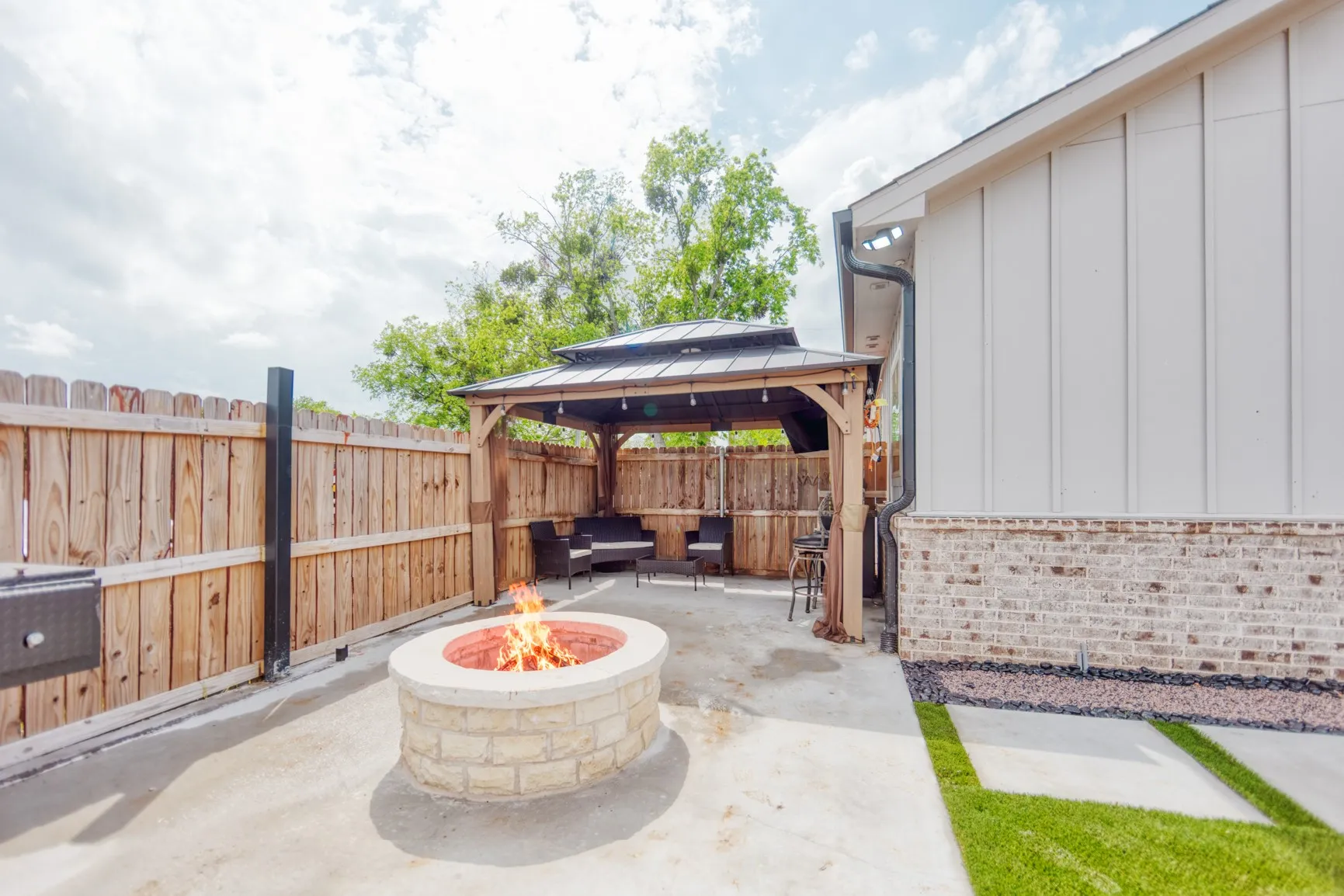 Single Family Residence For Sale in Grayson County , 113 Smith, Tioga, Texas 76271, 3 Bedroom, 2 Bathroom, Garage spaces, 1,632 Sqft, built in 1925, mls#21239937, Real Estate Agent in Tioga, Homes For Sale in Grayson county, Homes For Sale in Tioga, Realtor in Tioga Texas, Real Estate Brokerage Independent Realty Texas, Luminita Cordes Realtor