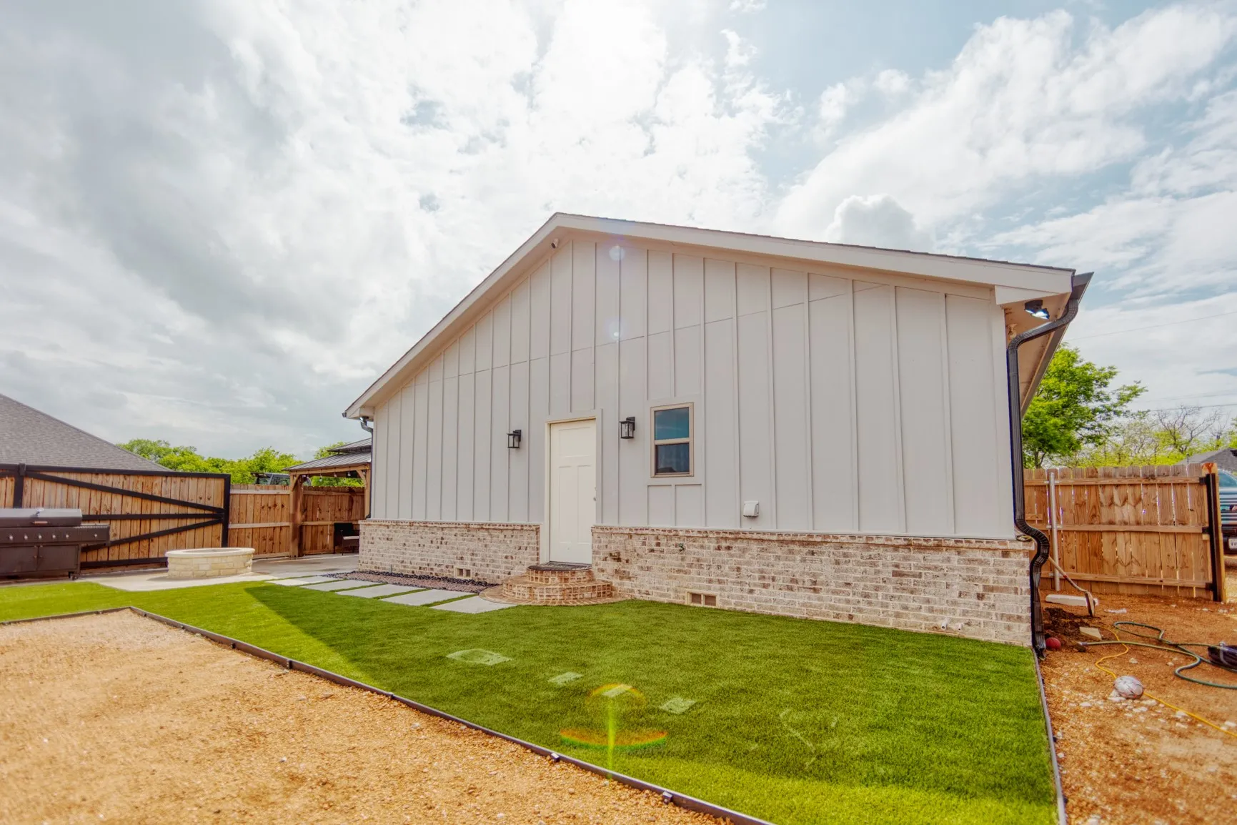 Single Family Residence For Sale in Grayson County , 113 Smith, Tioga, Texas 76271, 3 Bedroom, 2 Bathroom, Garage spaces, 1,632 Sqft, built in 1925, mls#21239937, Real Estate Agent in Tioga, Homes For Sale in Grayson county, Homes For Sale in Tioga, Realtor in Tioga Texas, Real Estate Brokerage Independent Realty Texas, Luminita Cordes Realtor