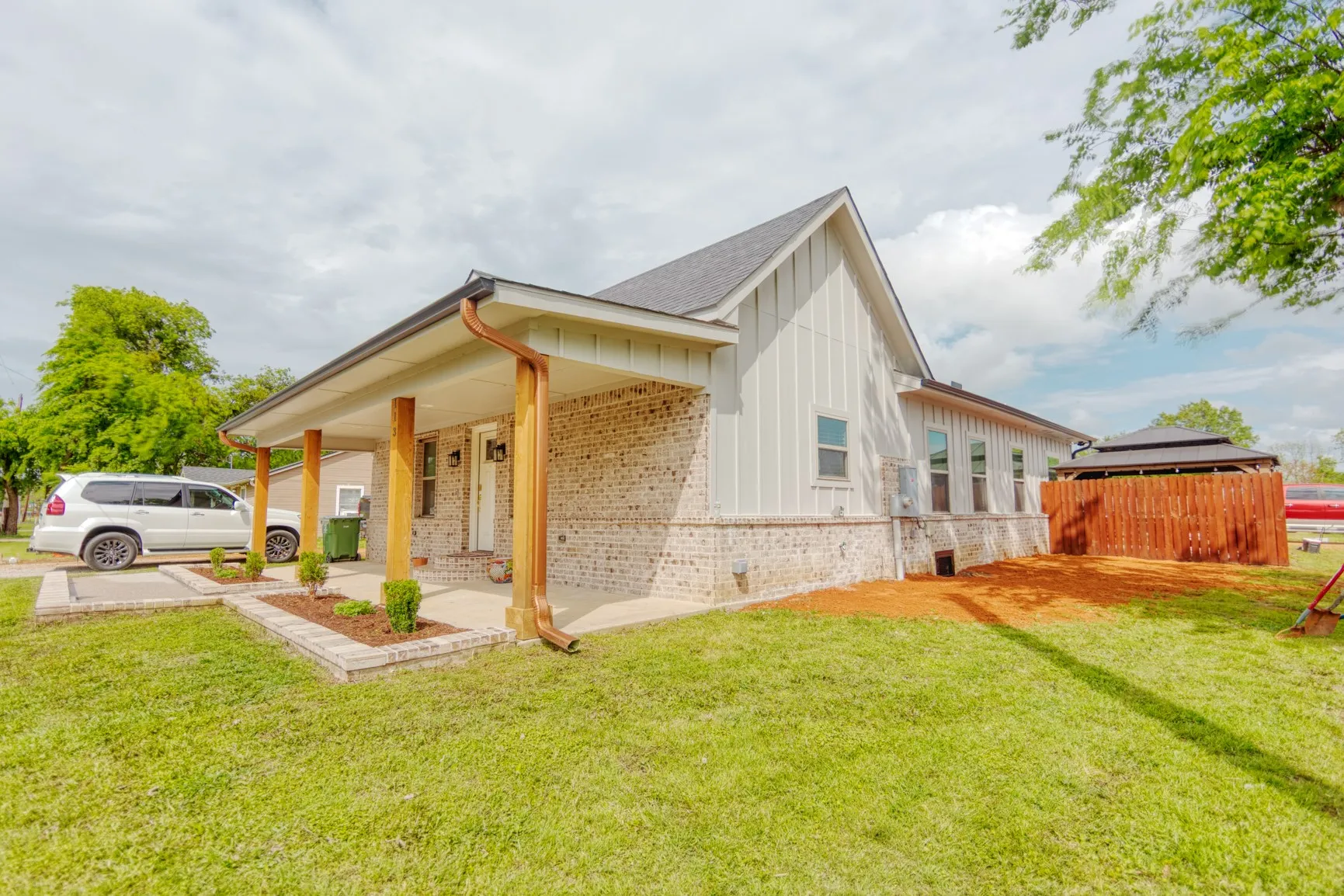 Single Family Residence For Sale in Grayson County , 113 Smith, Tioga, Texas 76271, 3 Bedroom, 2 Bathroom, Garage spaces, 1,632 Sqft, built in 1925, mls#21239937, Real Estate Agent in Tioga, Homes For Sale in Grayson county, Homes For Sale in Tioga, Realtor in Tioga Texas, Real Estate Brokerage Independent Realty Texas, Luminita Cordes Realtor