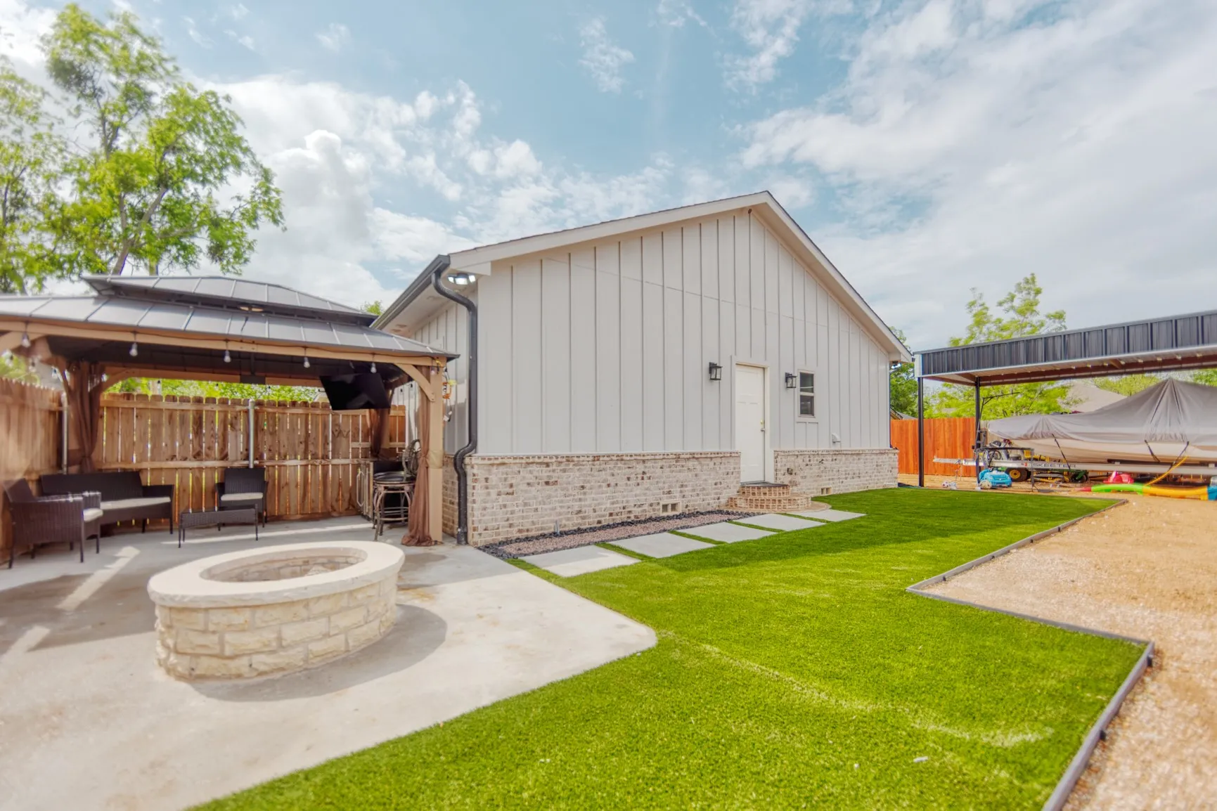 Single Family Residence For Sale in Grayson County , 113 Smith, Tioga, Texas 76271, 3 Bedroom, 2 Bathroom, Garage spaces, 1,632 Sqft, built in 1925, mls#21239937, Real Estate Agent in Tioga, Homes For Sale in Grayson county, Homes For Sale in Tioga, Realtor in Tioga Texas, Real Estate Brokerage Independent Realty Texas, Luminita Cordes Realtor
