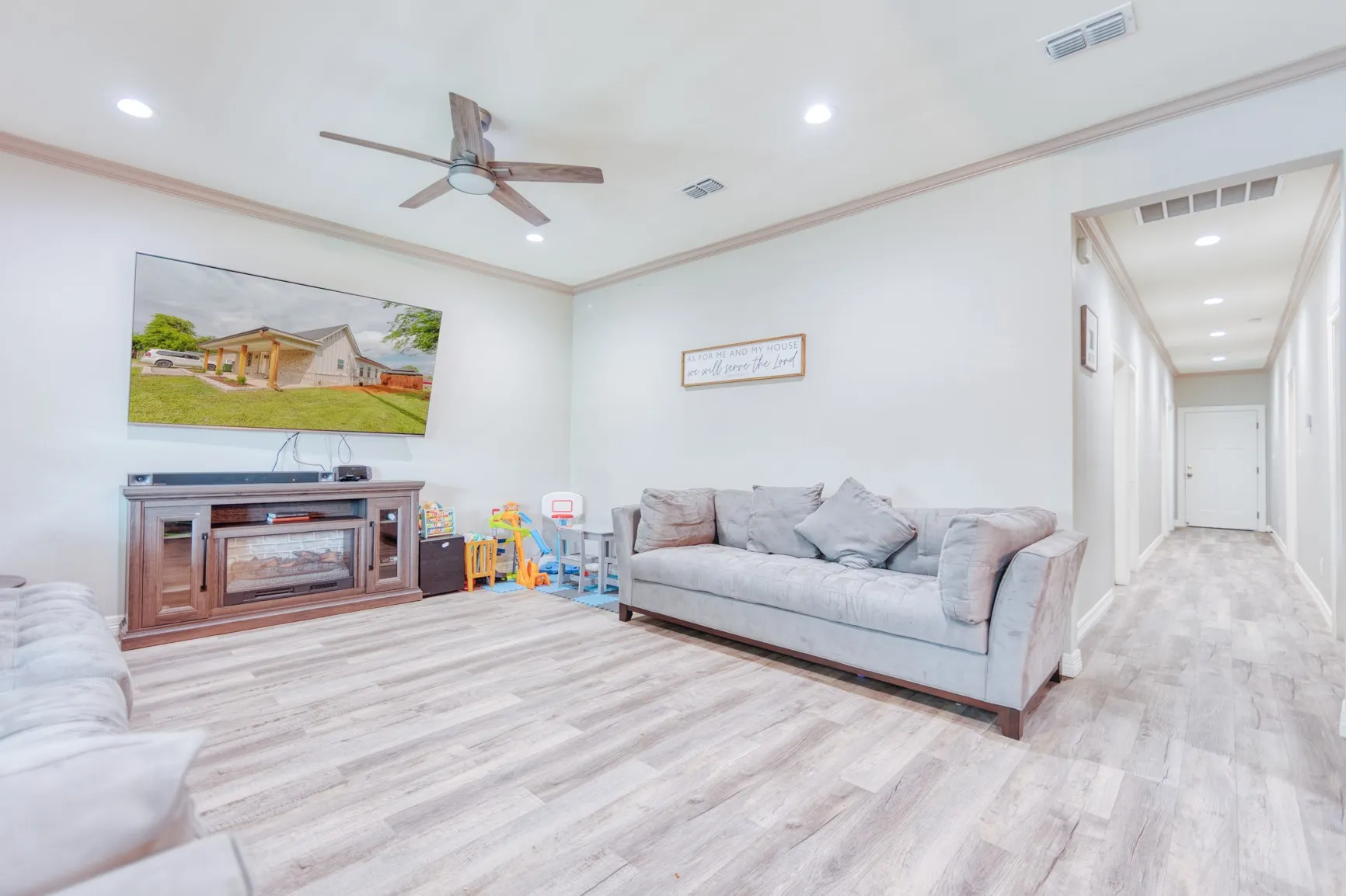 Single Family Residence For Sale in Grayson County , 113 Smith, Tioga, Texas 76271, 3 Bedroom, 2 Bathroom, Garage spaces, 1,632 Sqft, built in 1925, mls#21239937, Real Estate Agent in Tioga, Homes For Sale in Grayson county, Homes For Sale in Tioga, Realtor in Tioga Texas, Real Estate Brokerage Independent Realty Texas, Luminita Cordes Realtor