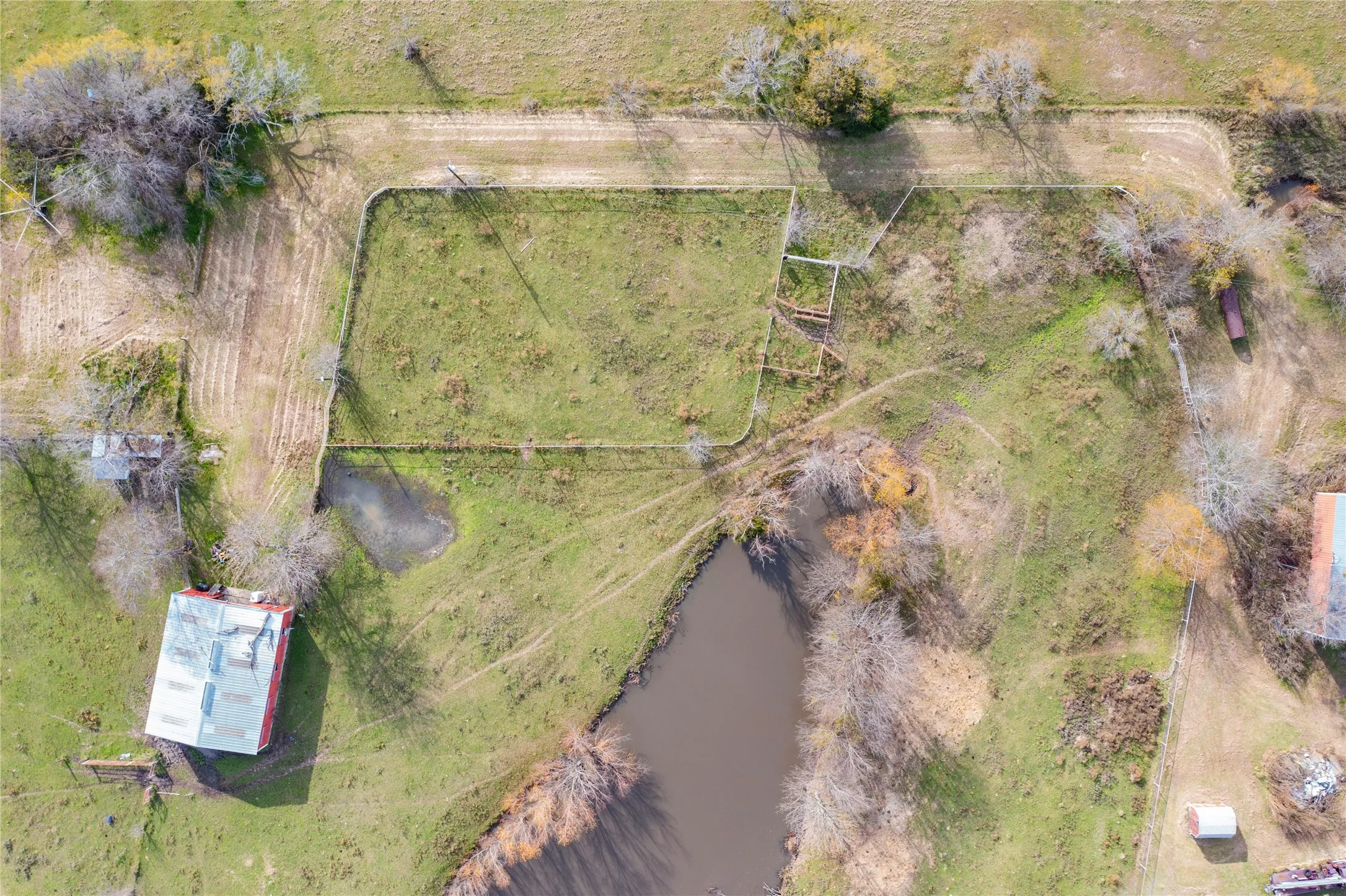 Single Family Residence For Sale in Kaufman County , 13015 S Fm 148, Scurry, Texas 75158, 4 Bedroom, 2 Bathroom, 2 Garage spaces, 2,767 Sqft, built in 1980, Preowned, mls#21241400, Real Estate Agent in Scurry, Homes For Sale in Kaufman county, Homes For Sale in Scurry, Realtor in Scurry Texas, Real Estate Brokerage Independent Realty Texas, Luminita Cordes Realtor