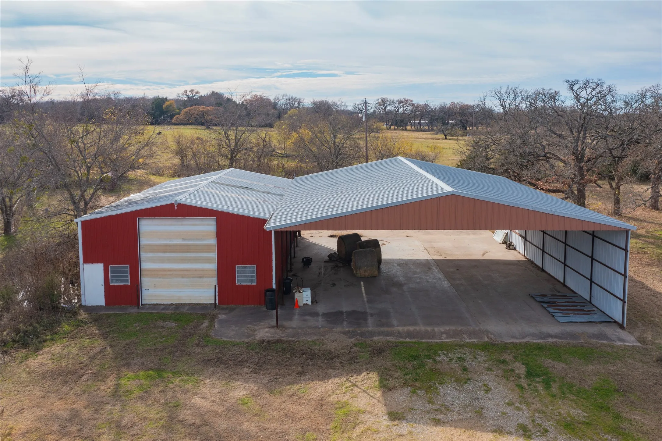 Single Family Residence For Sale in Kaufman County , 13015 S Fm 148, Scurry, Texas 75158, 4 Bedroom, 2 Bathroom, 2 Garage spaces, 2,767 Sqft, built in 1980, Preowned, mls#21241400, Real Estate Agent in Scurry, Homes For Sale in Kaufman county, Homes For Sale in Scurry, Realtor in Scurry Texas, Real Estate Brokerage Independent Realty Texas, Luminita Cordes Realtor
