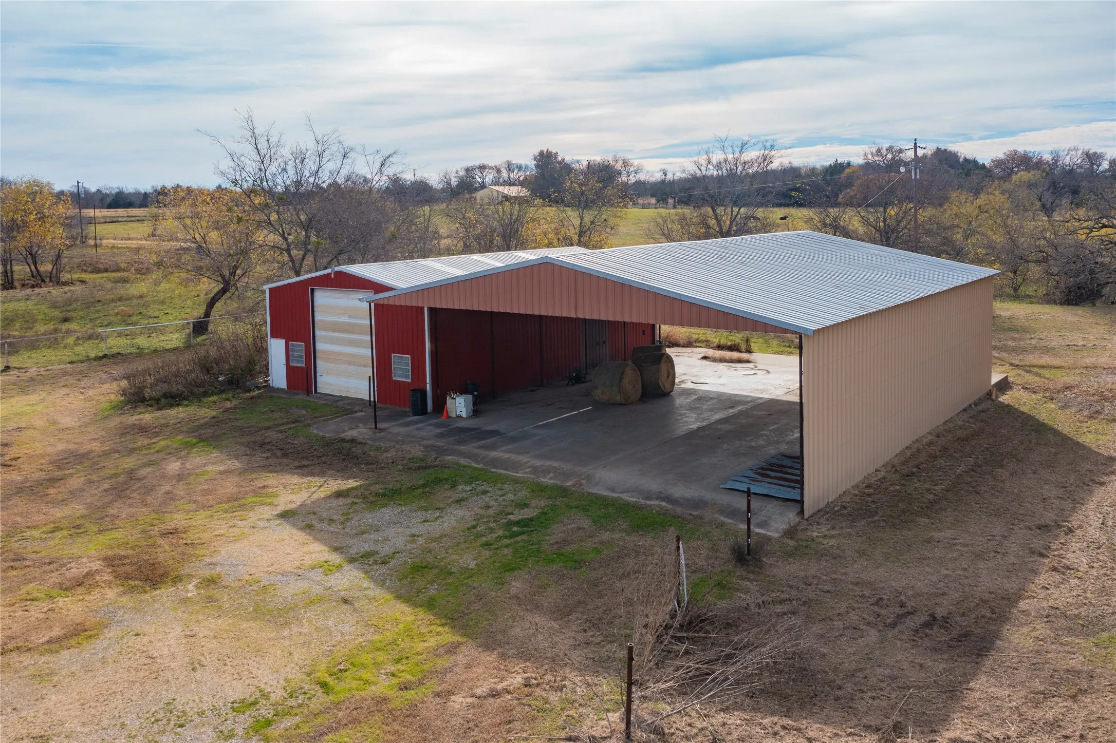 Single Family Residence For Sale in Kaufman County , 13015 S Fm 148, Scurry, Texas 75158, 4 Bedroom, 2 Bathroom, 2 Garage spaces, 2,767 Sqft, built in 1980, Preowned, mls#21241400, Real Estate Agent in Scurry, Homes For Sale in Kaufman county, Homes For Sale in Scurry, Realtor in Scurry Texas, Real Estate Brokerage Independent Realty Texas, Luminita Cordes Realtor
