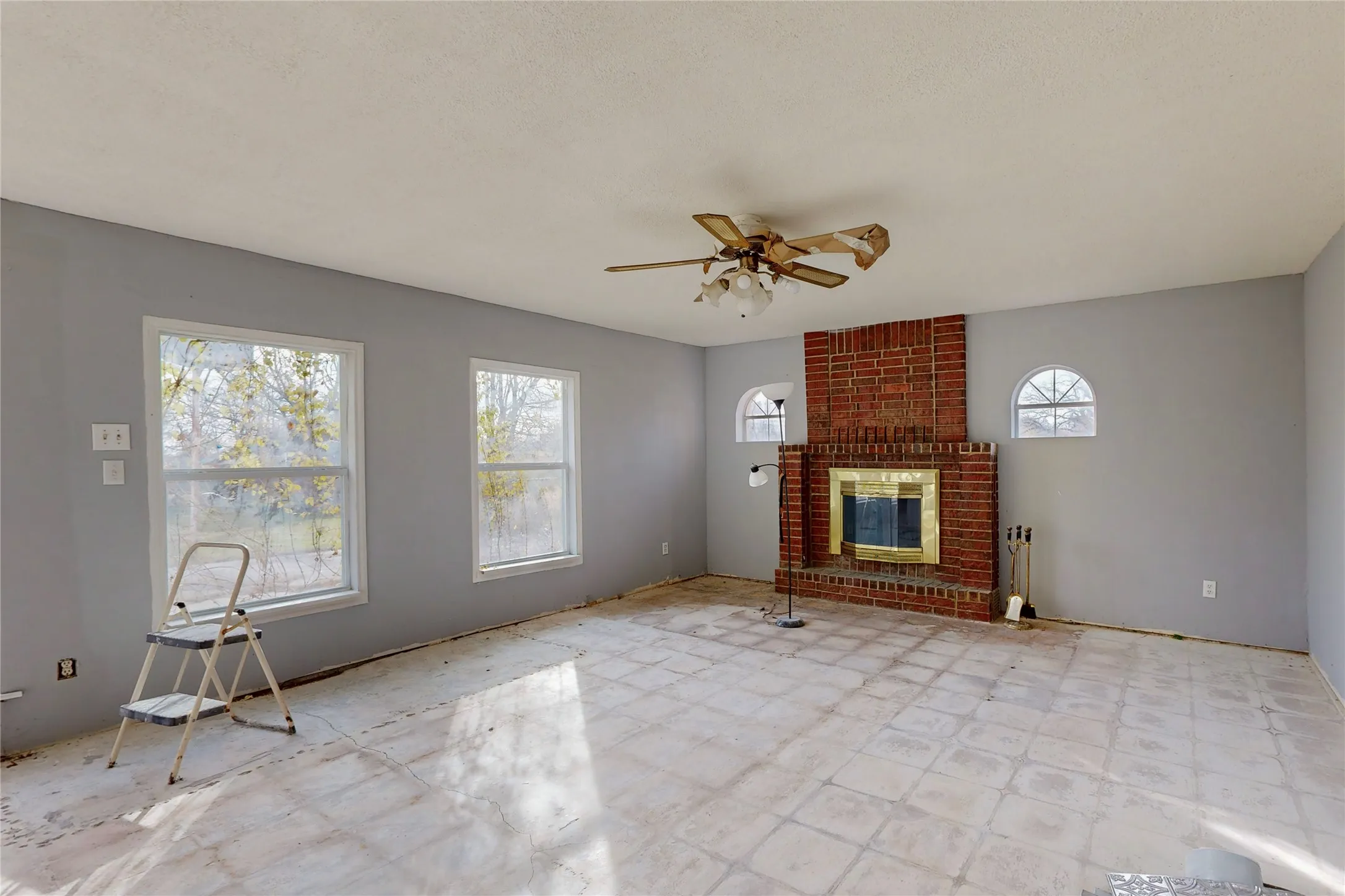 Single Family Residence For Sale in Kaufman County , 13015 S Fm 148, Scurry, Texas 75158, 4 Bedroom, 2 Bathroom, 2 Garage spaces, 2,767 Sqft, built in 1980, Preowned, mls#21241400, Real Estate Agent in Scurry, Homes For Sale in Kaufman county, Homes For Sale in Scurry, Realtor in Scurry Texas, Real Estate Brokerage Independent Realty Texas, Luminita Cordes Realtor