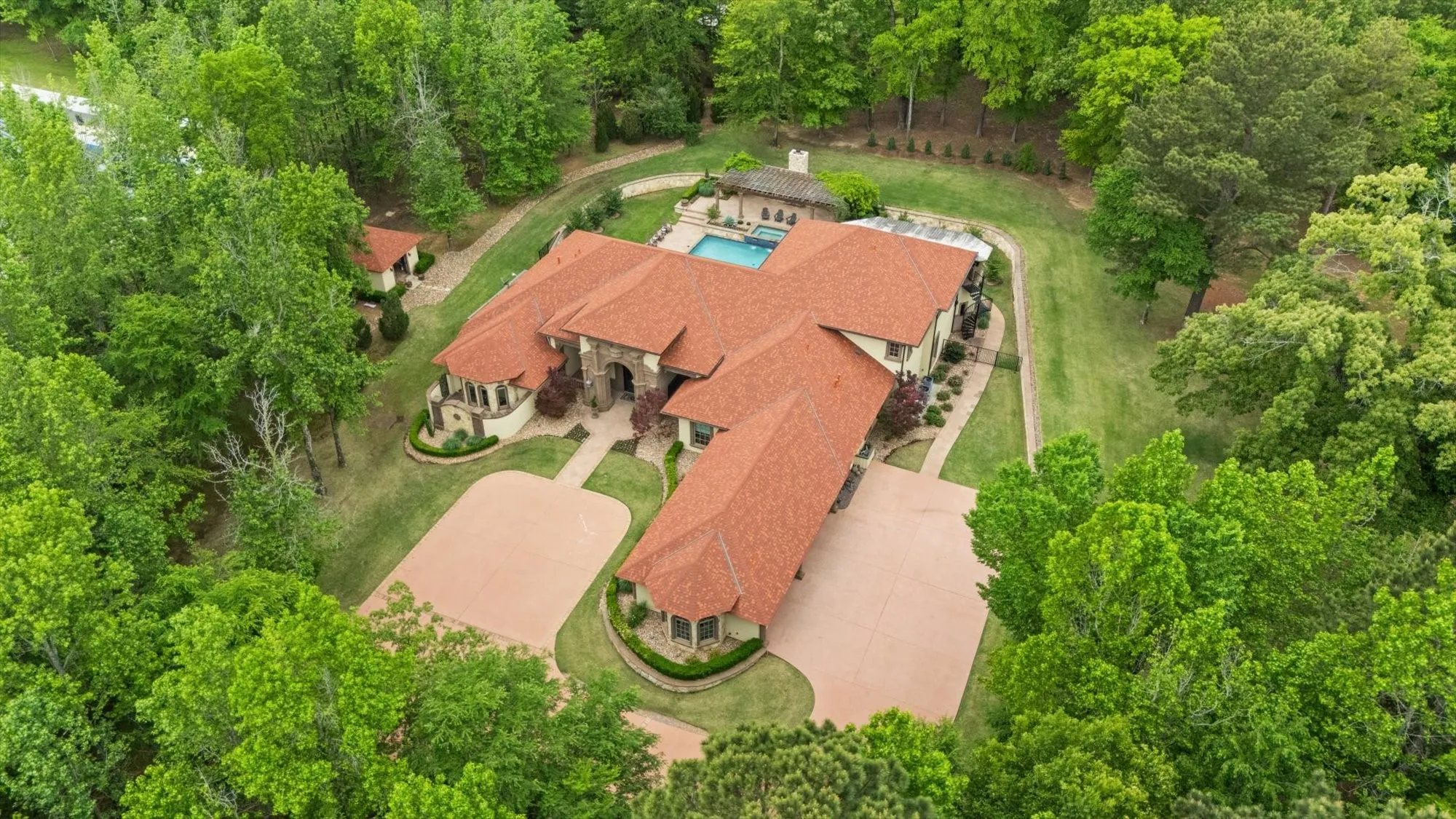 Single Family Residence For Sale in Gregg County , 3705 Champions Ridge Lane, Longview, Texas 75605, 5 Bedroom, 5 Bathroom, 4 Garage spaces, 5,969 Sqft, built in 2016, mls#21243226, Real Estate Agent in Longview, Homes For Sale in Gregg county, Homes For Sale in Longview, Realtor in Longview Texas, Real Estate Brokerage Independent Realty Texas, Luminita Cordes Realtor