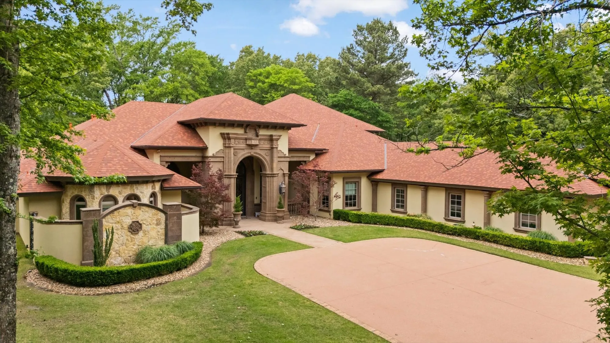 Single Family Residence For Sale in Gregg County , 3705 Champions Ridge Lane, Longview, Texas 75605, 5 Bedroom, 5 Bathroom, 4 Garage spaces, 5,969 Sqft, built in 2016, mls#21243226, Real Estate Agent in Longview, Homes For Sale in Gregg county, Homes For Sale in Longview, Realtor in Longview Texas, Real Estate Brokerage Independent Realty Texas, Luminita Cordes Realtor