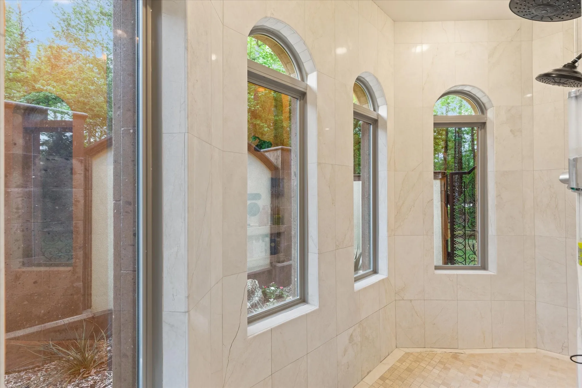Single Family Residence For Sale in Gregg County , 3705 Champions Ridge Lane, Longview, Texas 75605, 5 Bedroom, 5 Bathroom, 4 Garage spaces, 5,969 Sqft, built in 2016, mls#21243226, Real Estate Agent in Longview, Homes For Sale in Gregg county, Homes For Sale in Longview, Realtor in Longview Texas, Real Estate Brokerage Independent Realty Texas, Luminita Cordes Realtor