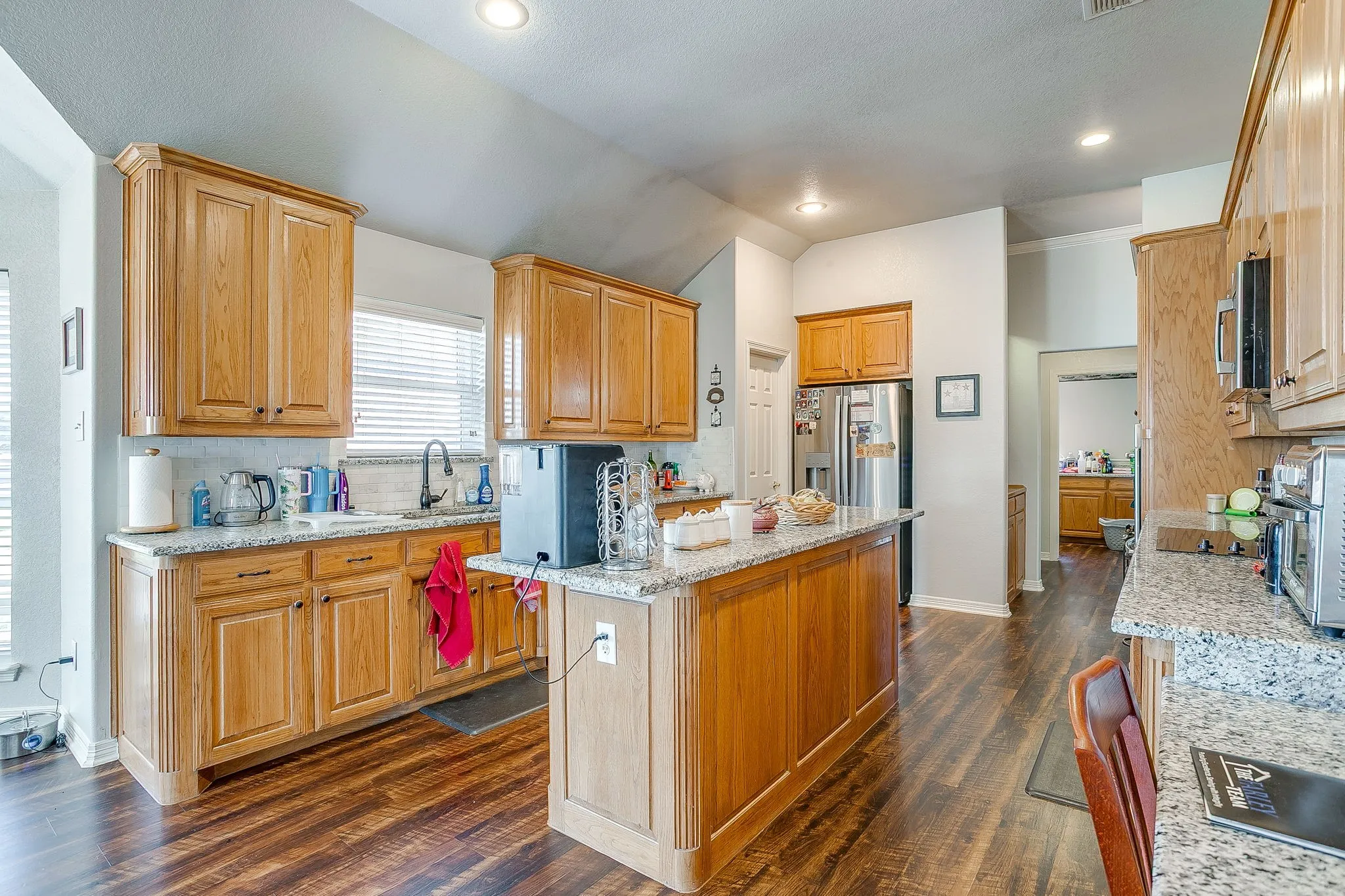 Single Family Residence For Sale in Tarrant County , 801 Creek Hollow Lane, Fort Worth, Texas 76131, 4 Bedroom, 3 Bathroom, 2 Garage spaces, 2,674 Sqft, built in 1998, mls#21243234, Real Estate Agent in Fort Worth, Homes For Sale in Tarrant county, Homes For Sale in Fort Worth, Realtor in Fort Worth Texas, Real Estate Brokerage Independent Realty Texas, Luminita Cordes Realtor
