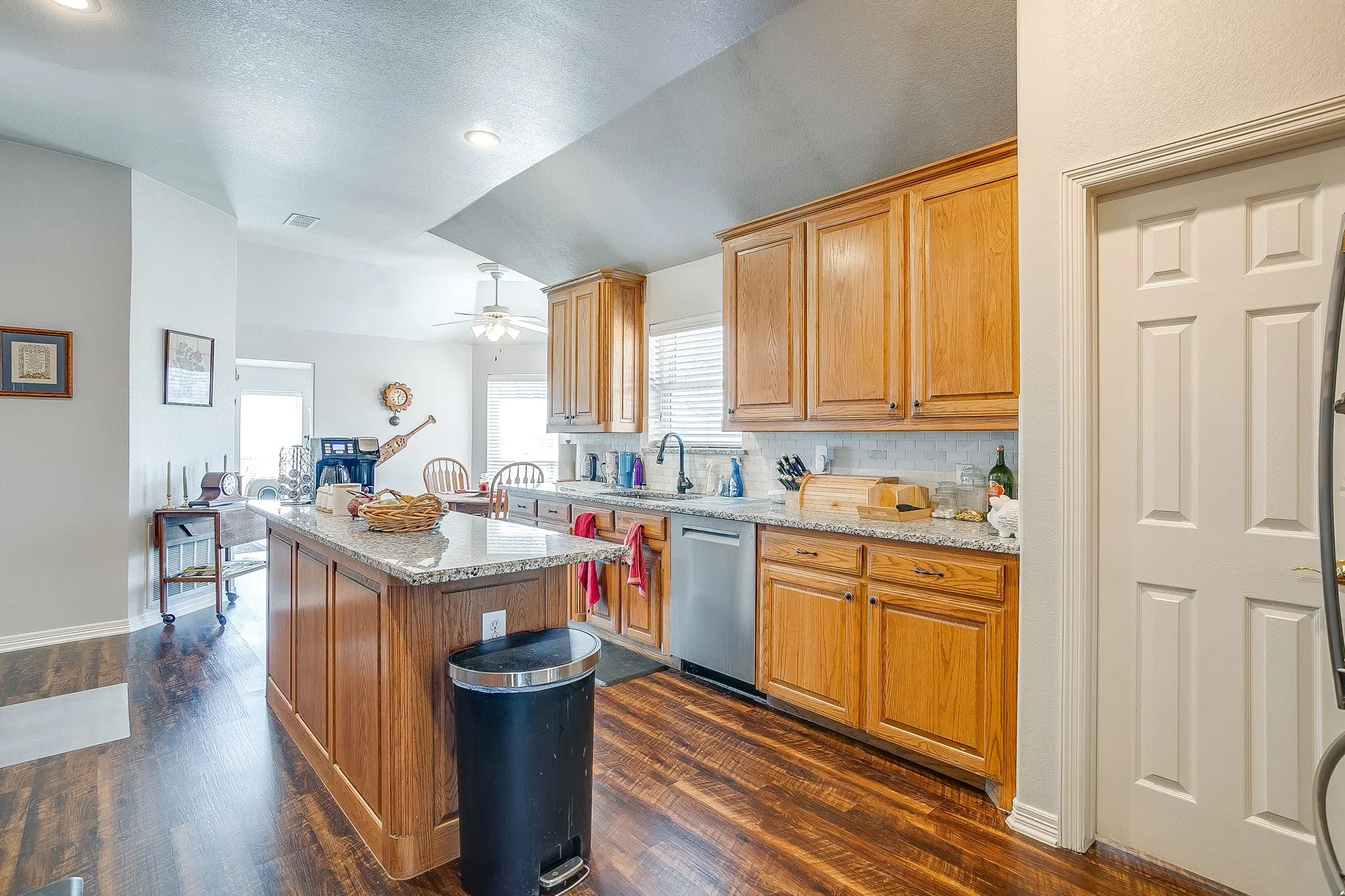 Single Family Residence For Sale in Tarrant County , 801 Creek Hollow Lane, Fort Worth, Texas 76131, 4 Bedroom, 3 Bathroom, 2 Garage spaces, 2,674 Sqft, built in 1998, mls#21243234, Real Estate Agent in Fort Worth, Homes For Sale in Tarrant county, Homes For Sale in Fort Worth, Realtor in Fort Worth Texas, Real Estate Brokerage Independent Realty Texas, Luminita Cordes Realtor