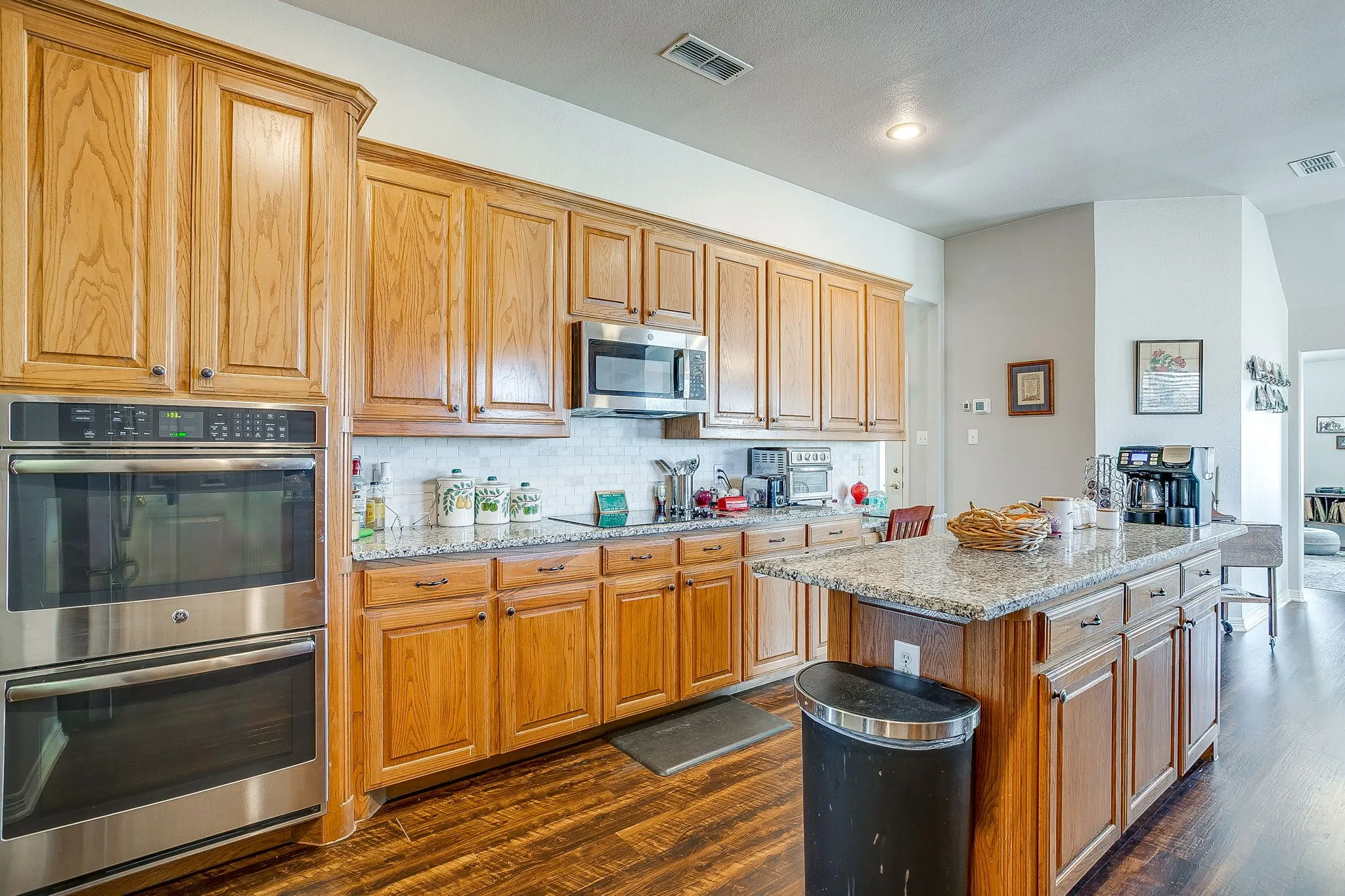 Single Family Residence For Sale in Tarrant County , 801 Creek Hollow Lane, Fort Worth, Texas 76131, 4 Bedroom, 3 Bathroom, 2 Garage spaces, 2,674 Sqft, built in 1998, mls#21243234, Real Estate Agent in Fort Worth, Homes For Sale in Tarrant county, Homes For Sale in Fort Worth, Realtor in Fort Worth Texas, Real Estate Brokerage Independent Realty Texas, Luminita Cordes Realtor
