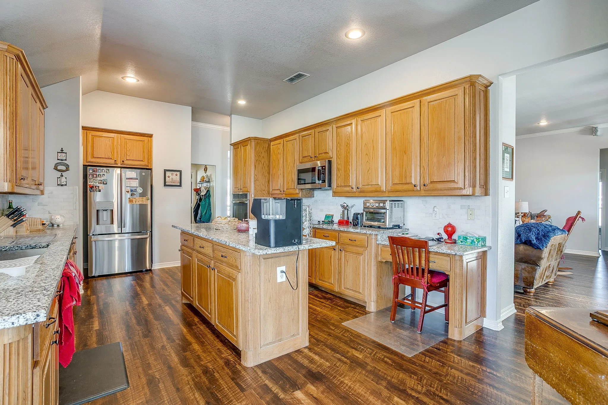 Single Family Residence For Sale in Tarrant County , 801 Creek Hollow Lane, Fort Worth, Texas 76131, 4 Bedroom, 3 Bathroom, 2 Garage spaces, 2,674 Sqft, built in 1998, mls#21243234, Real Estate Agent in Fort Worth, Homes For Sale in Tarrant county, Homes For Sale in Fort Worth, Realtor in Fort Worth Texas, Real Estate Brokerage Independent Realty Texas, Luminita Cordes Realtor